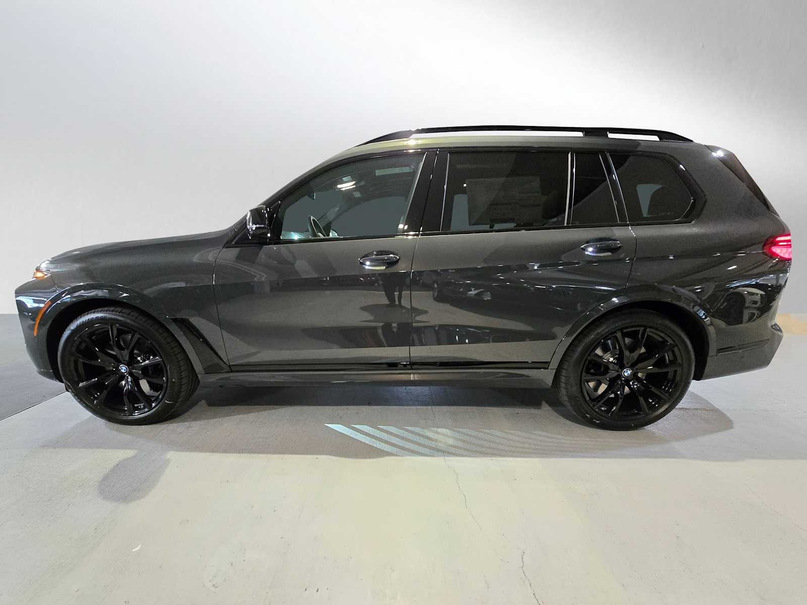 2026 BMW X7 M60i M60i