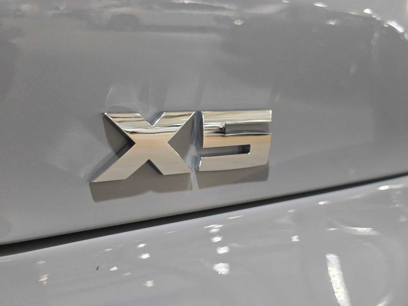 2026 BMW X5 M60i M60i