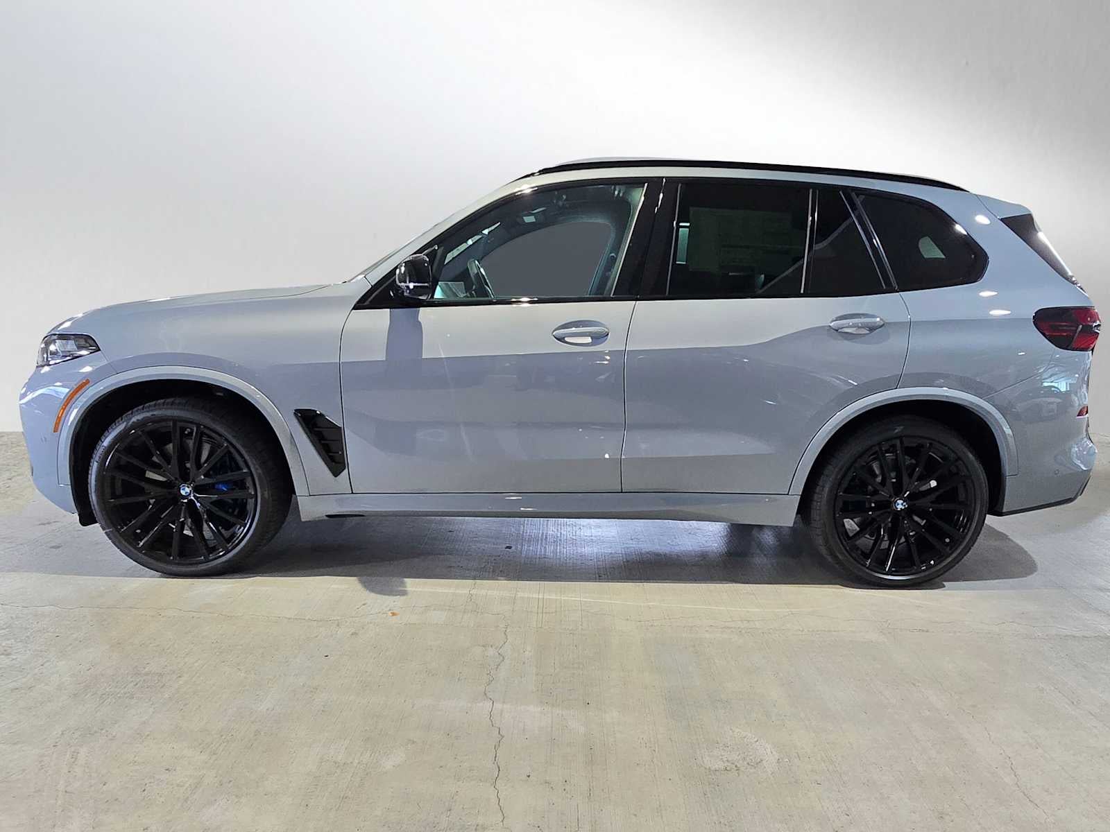 2026 BMW X5 M60i M60i