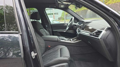 2025 BMW X5 M60i M60i