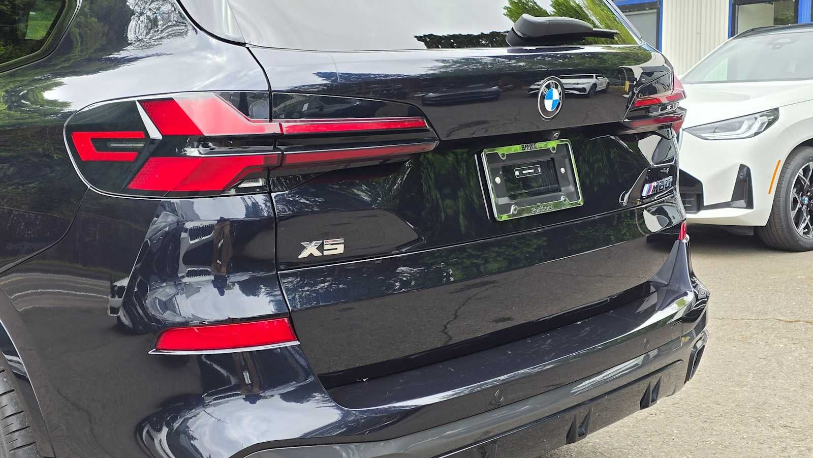 2025 BMW X5 M60i M60i