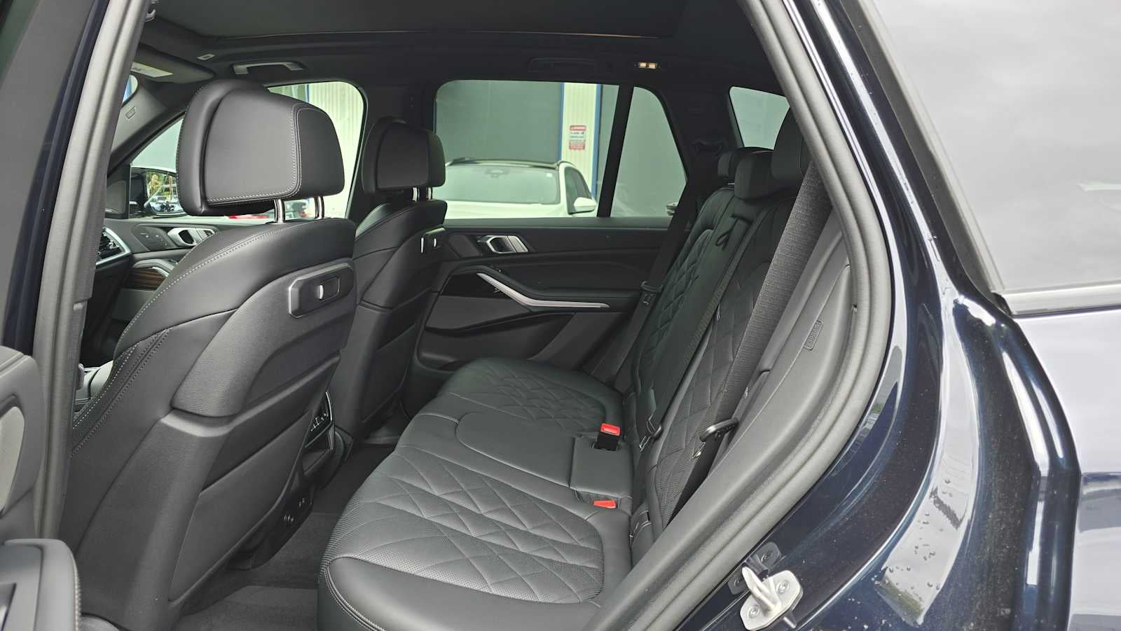 2025 BMW X5 M60i M60i