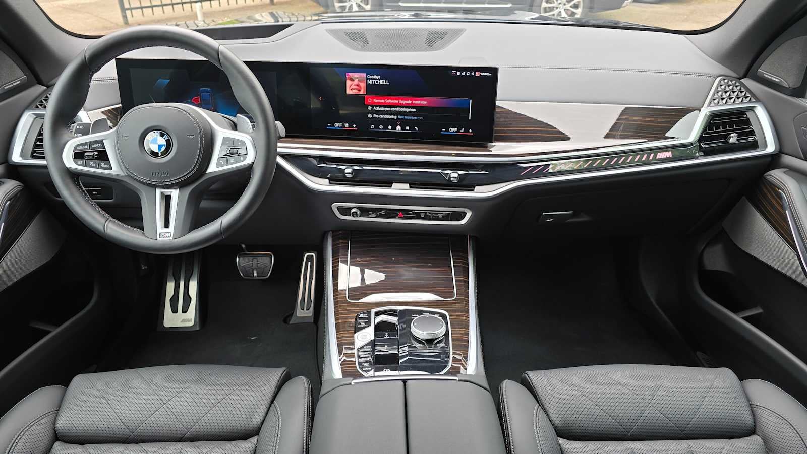 2025 BMW X5 M60i M60i