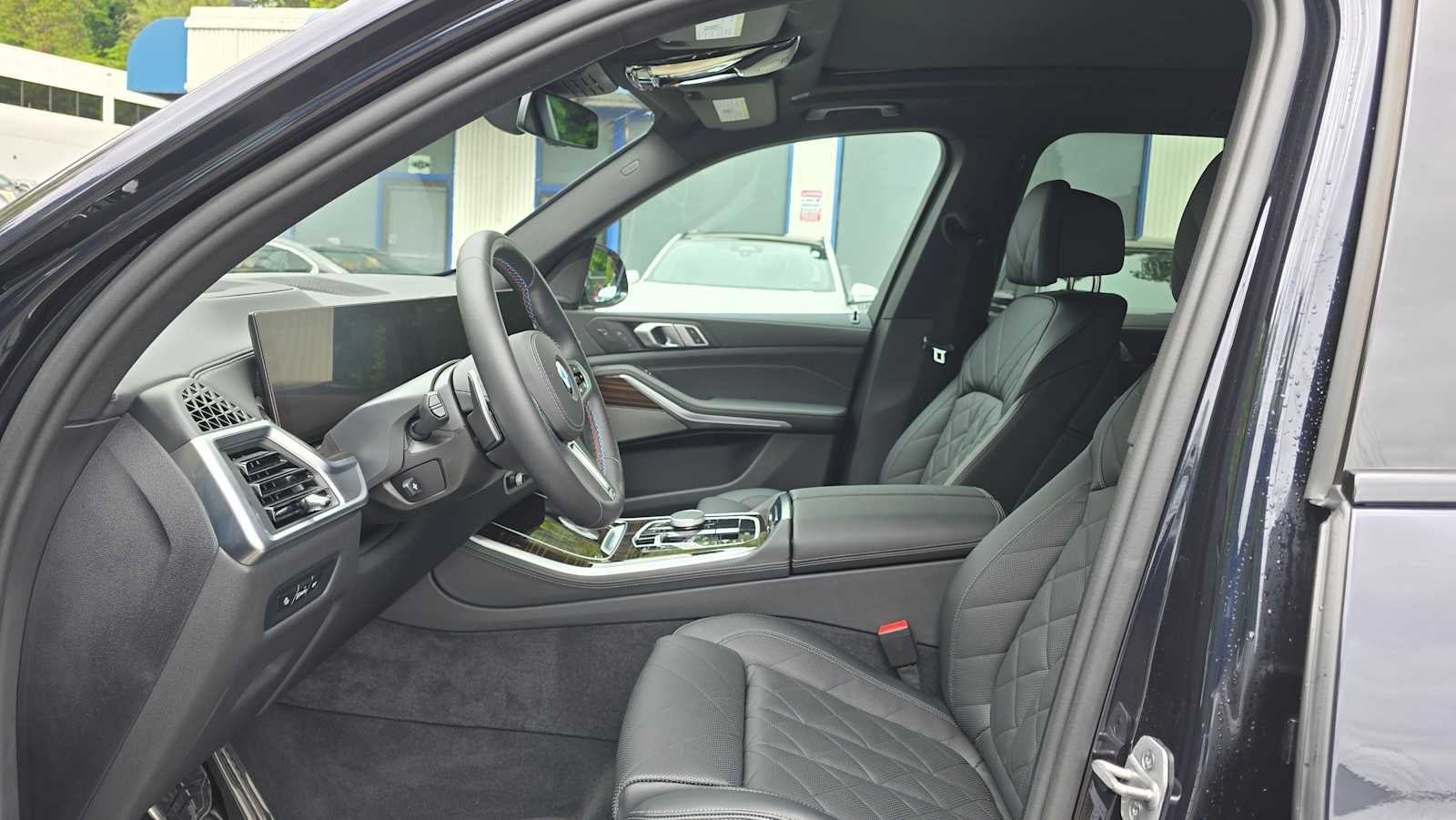 2025 BMW X5 M60i M60i