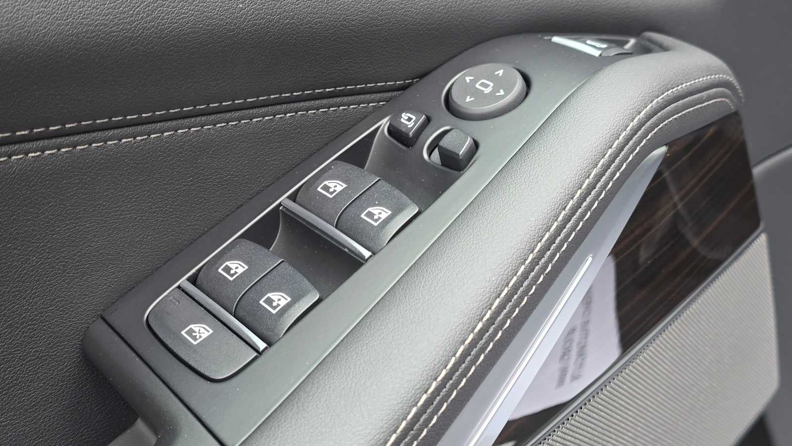 2025 BMW X5 M60i M60i