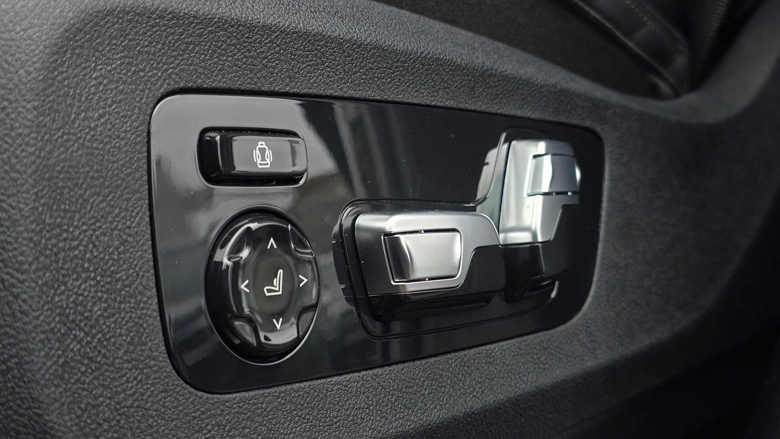 2025 BMW X5 M60i M60i