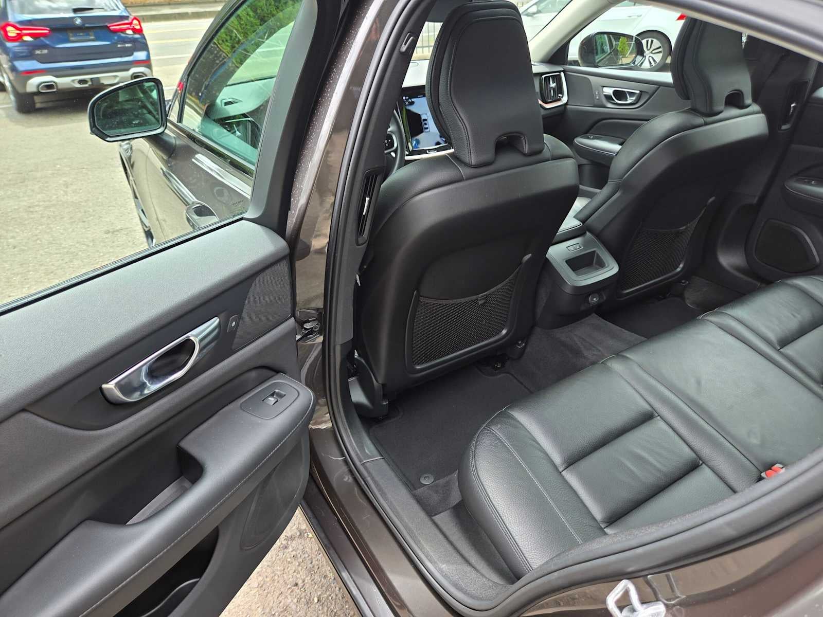 2024 Volvo S60 Plus Dark Theme