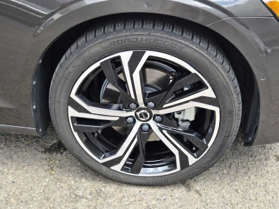 2024 Volvo S60 Plus Dark Theme
