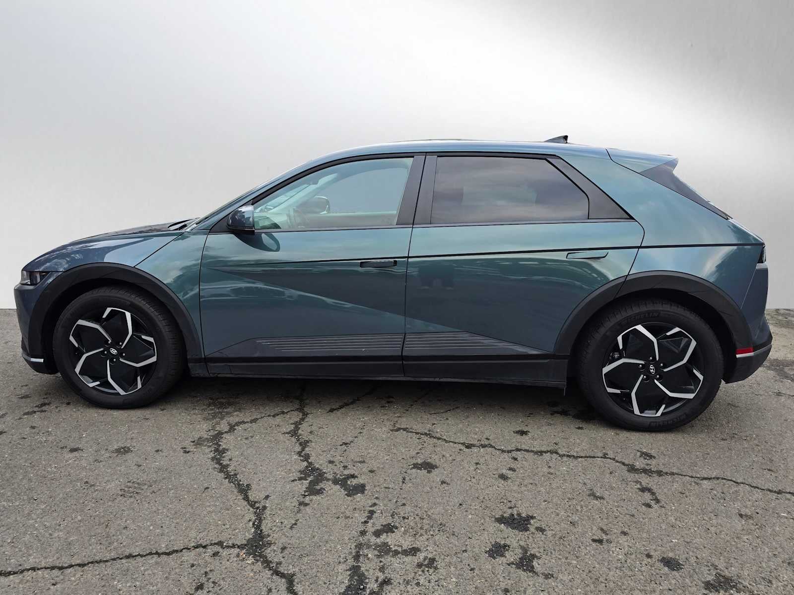 2024 Hyundai IONIQ 5 SE