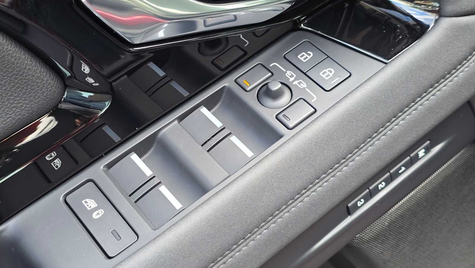 2023 Land Rover Range Rover Evoque R-Dynamic SE