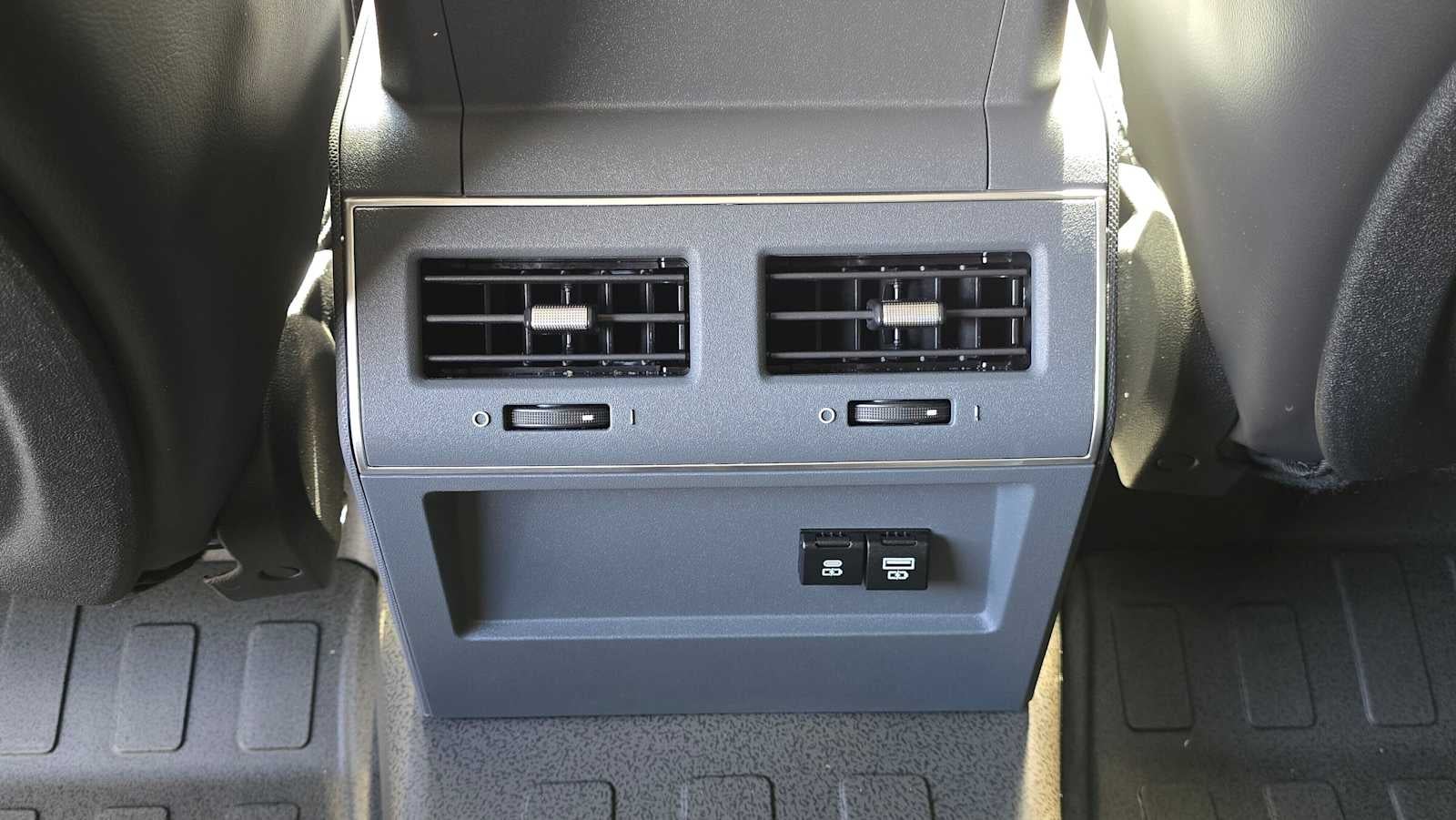 2024 INEOS Grenadier Station Wagon 4x4