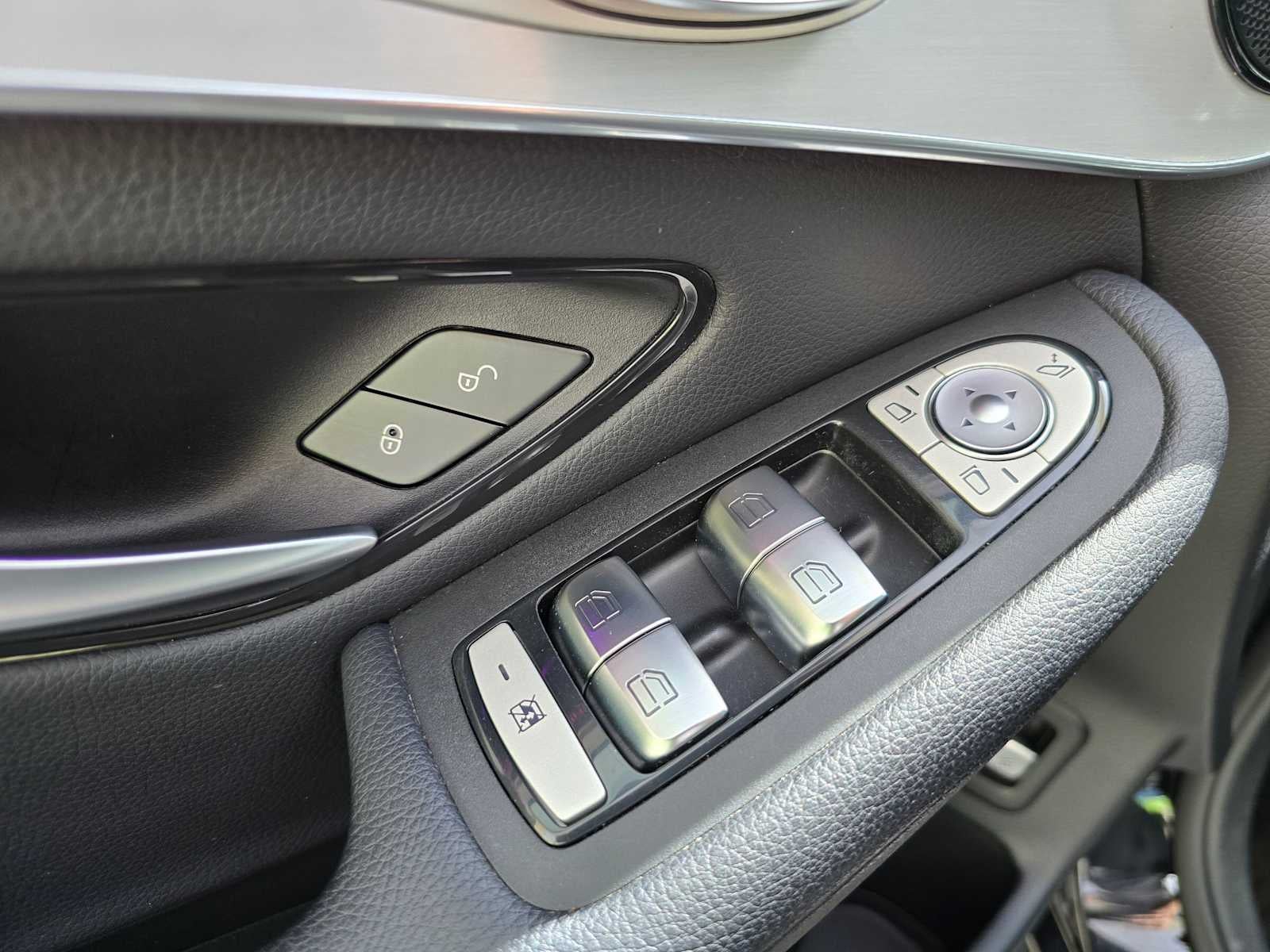 2021 Mercedes-Benz GLC 300 GLC 300