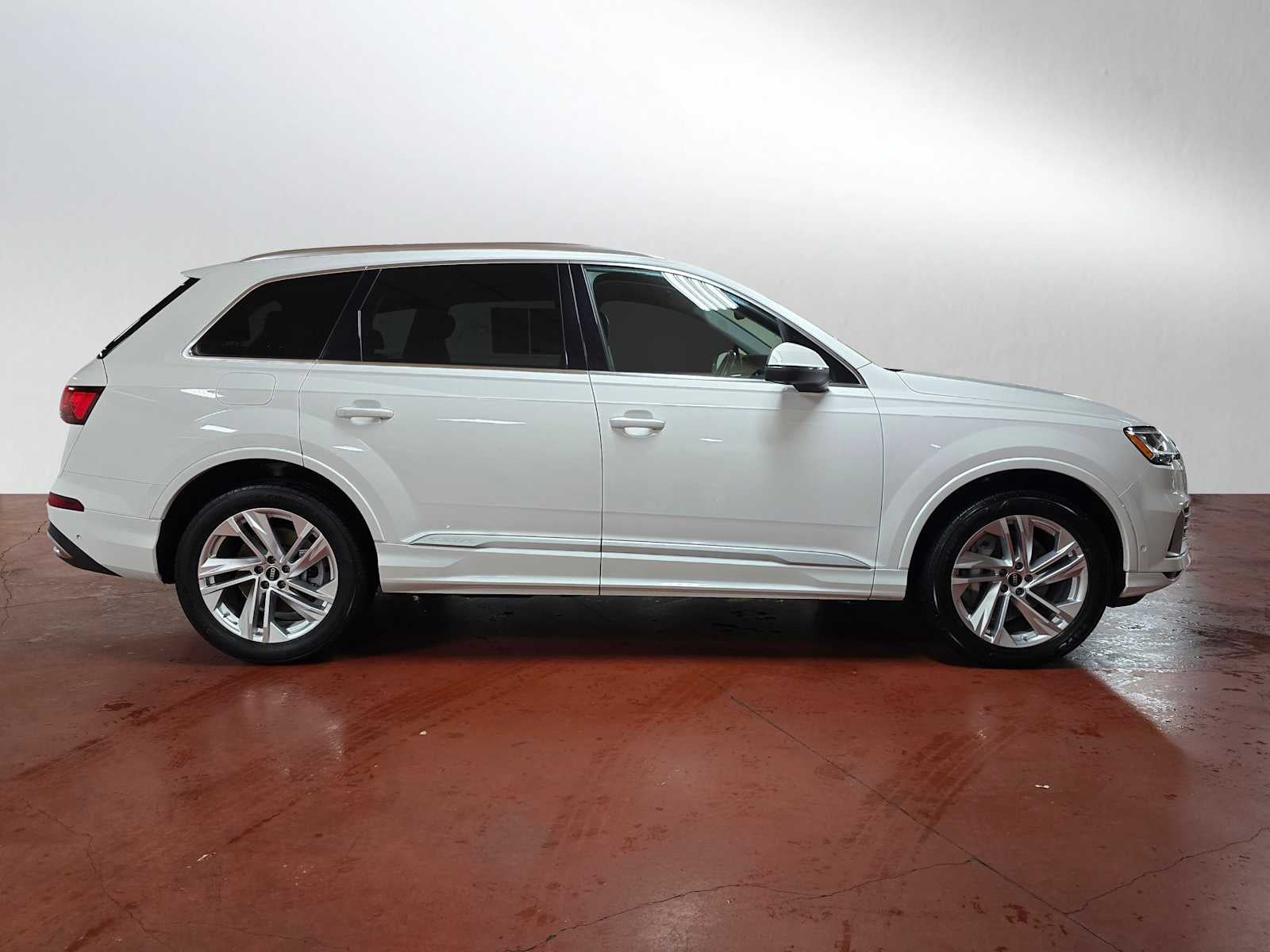 2023 Audi Q7 Premium Plus
