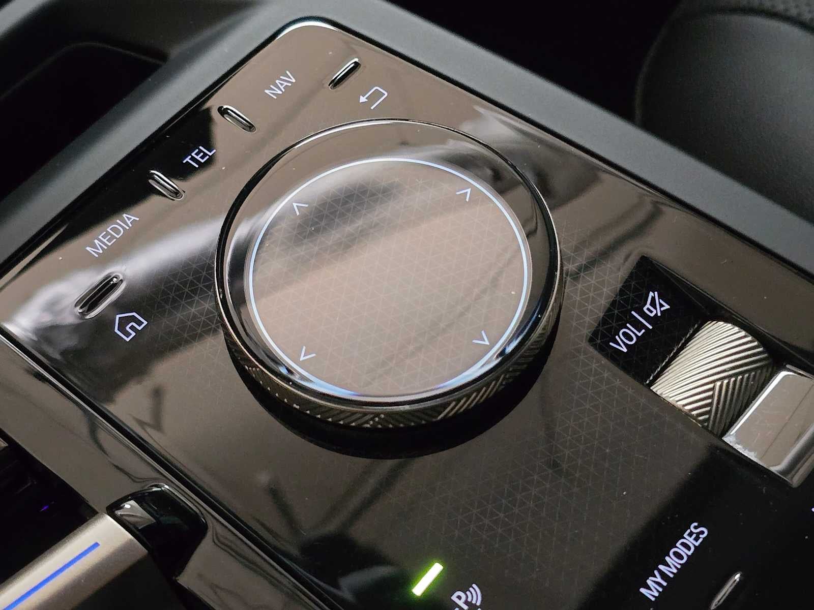 2025 BMW iX xDrive50