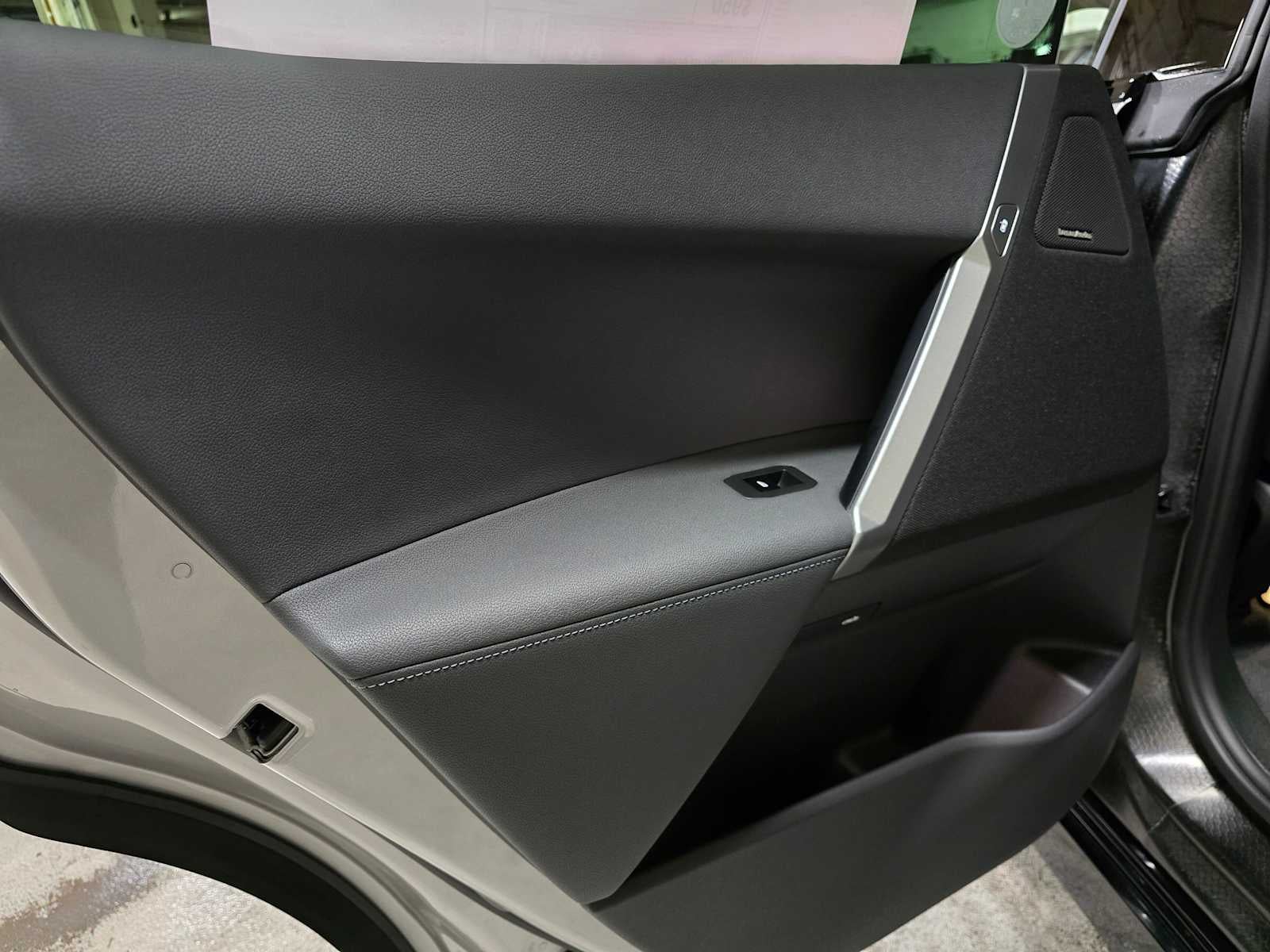 2026 BMW iX xDrive60