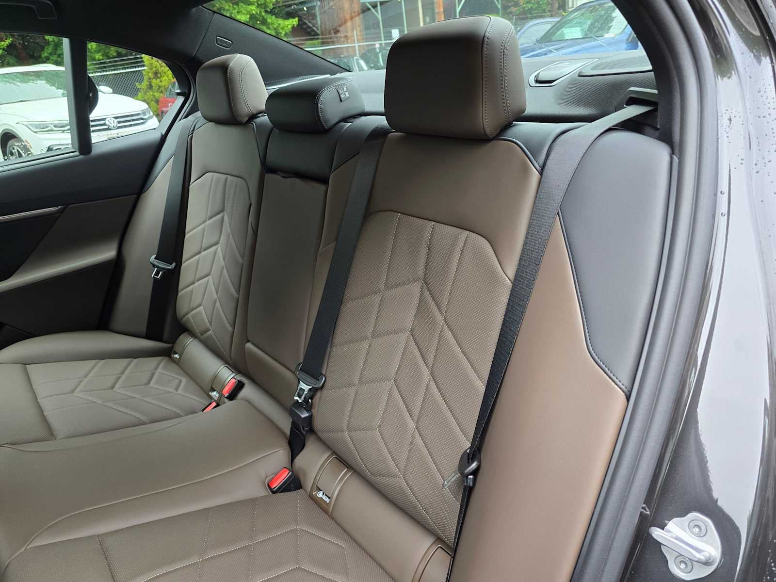 2026 BMW 550e xDrive 550e xDrive
