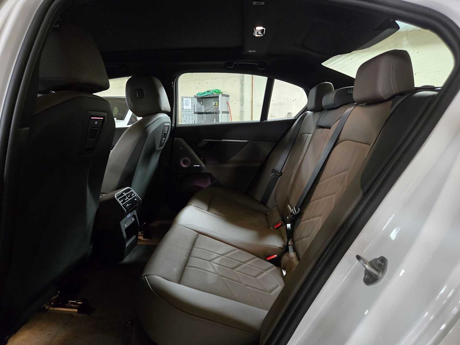 2027 BMW 550e xDrive 550e xDrive