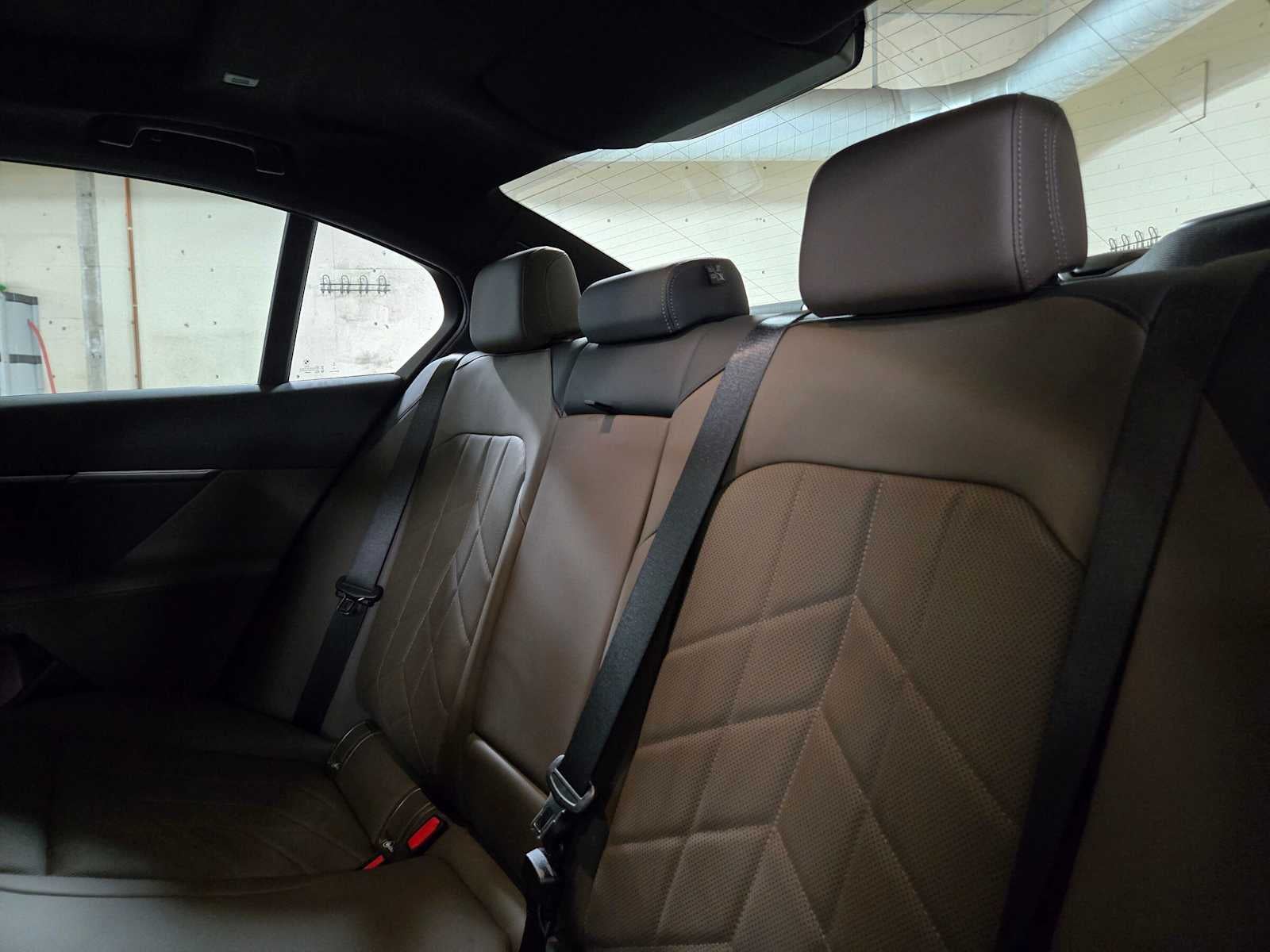 2027 BMW 550e xDrive 550e xDrive