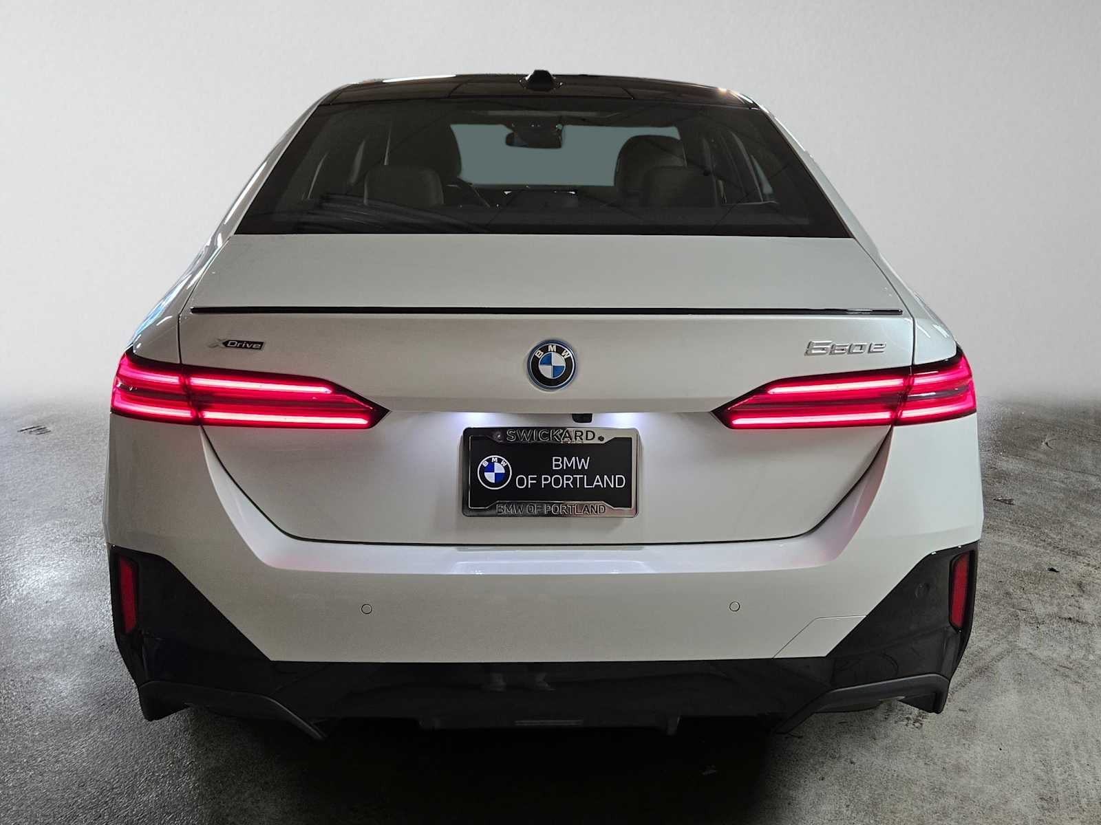 2027 BMW 550e xDrive 550e xDrive