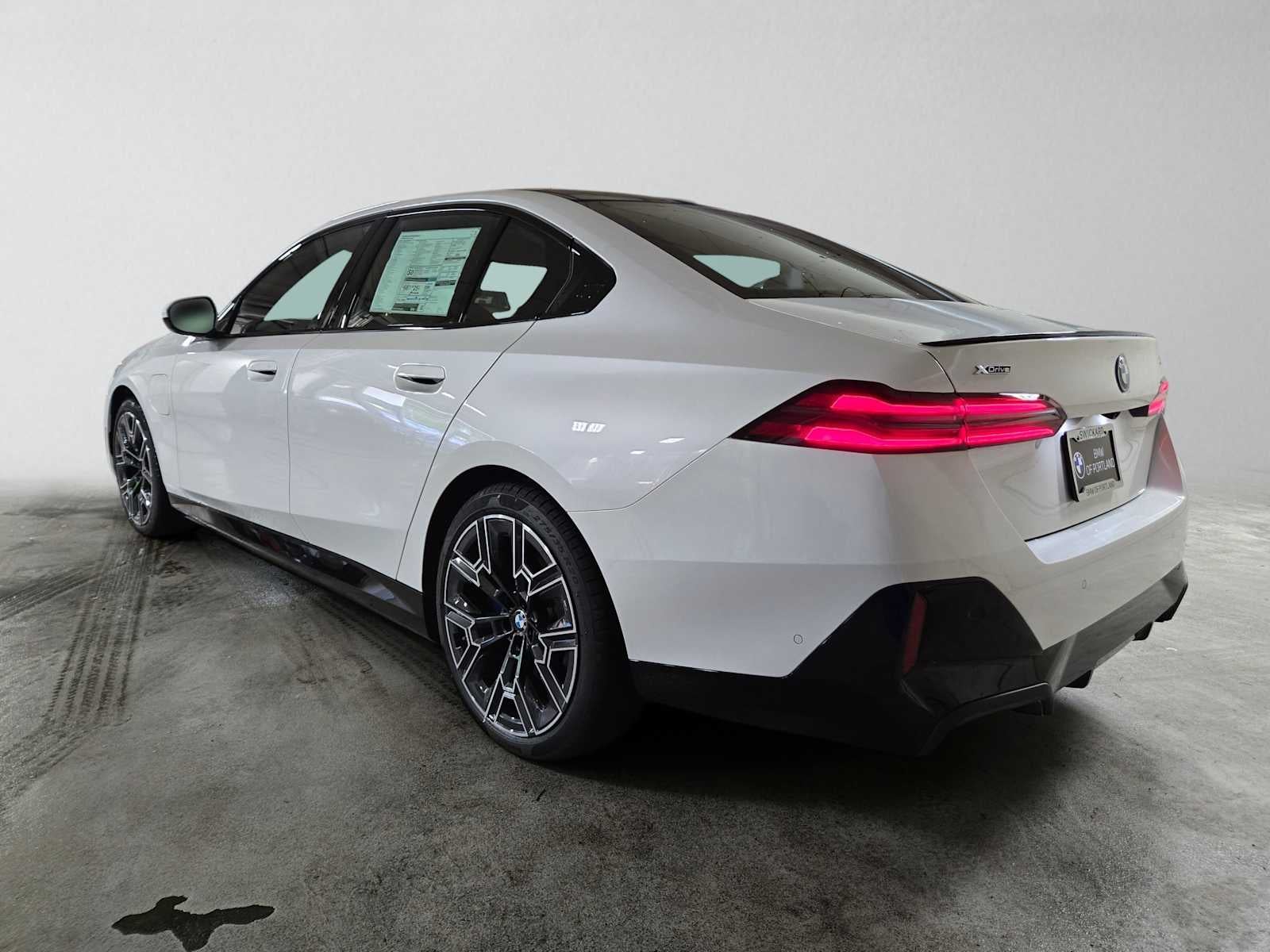 2027 BMW 550e xDrive 550e xDrive
