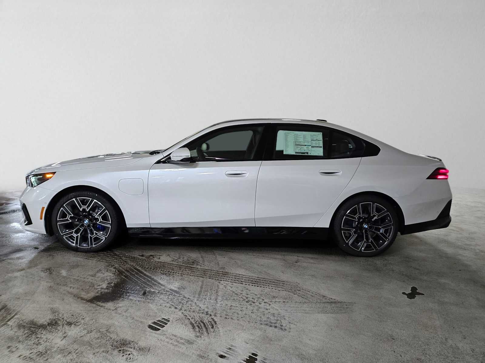 2027 BMW 550e xDrive 550e xDrive