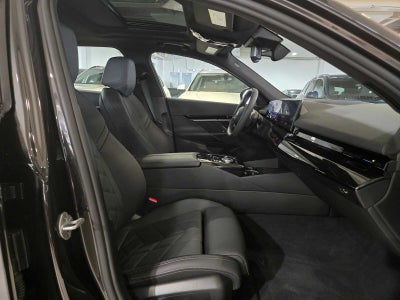 2025 BMW 5 Series 530i xDrive