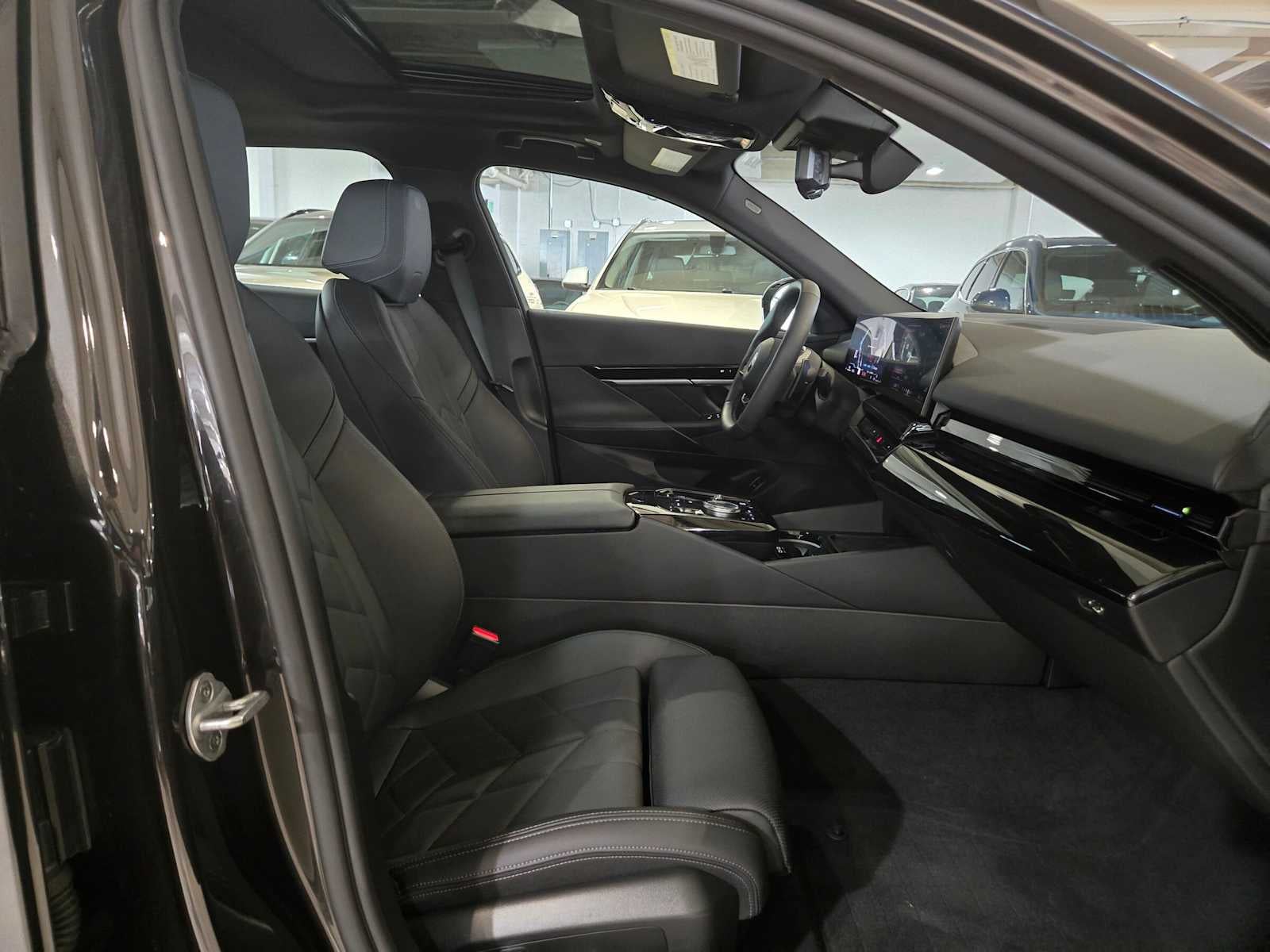 2025 BMW 5 Series 530i xDrive