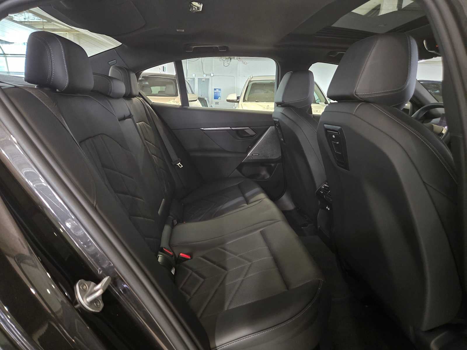 2025 BMW 5 Series 530i xDrive