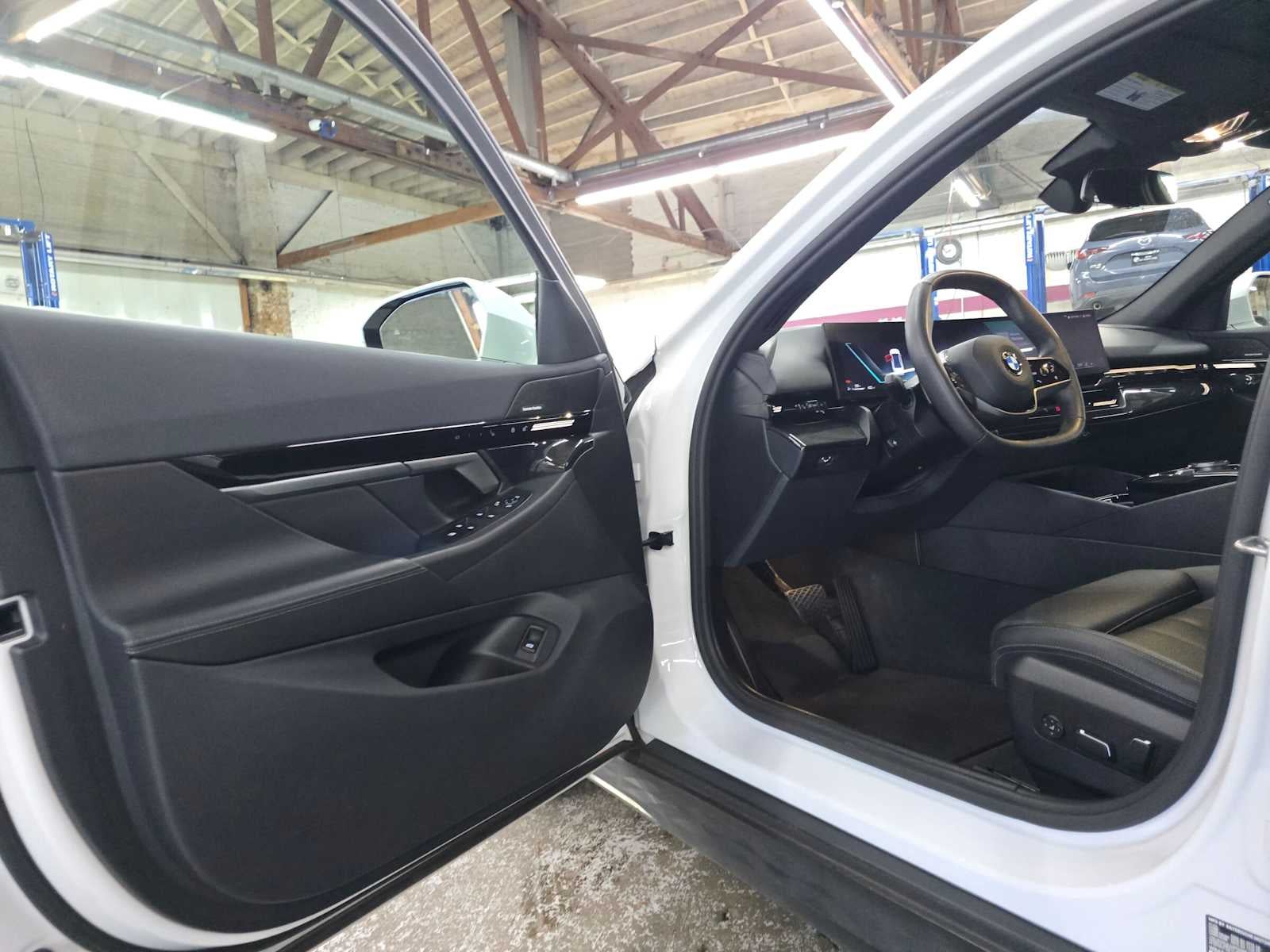 2025 BMW 5 Series 530i xDrive