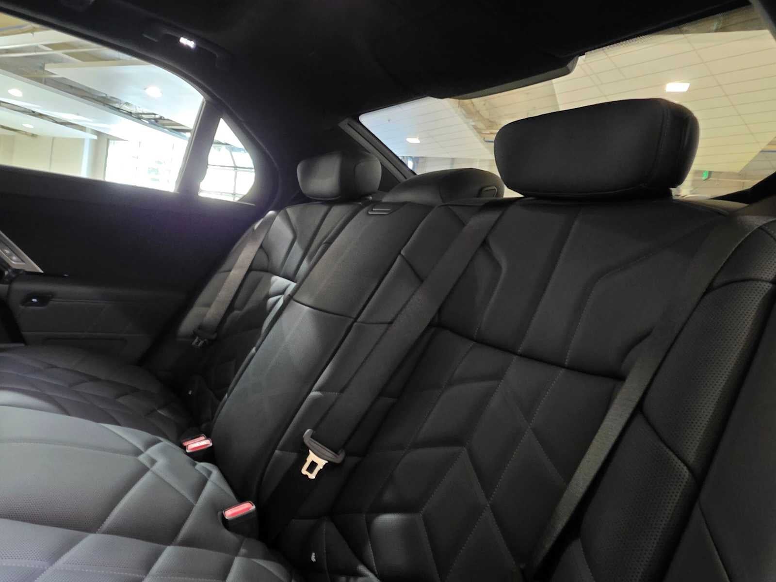 2027 BMW 7 Series 740i xDrive