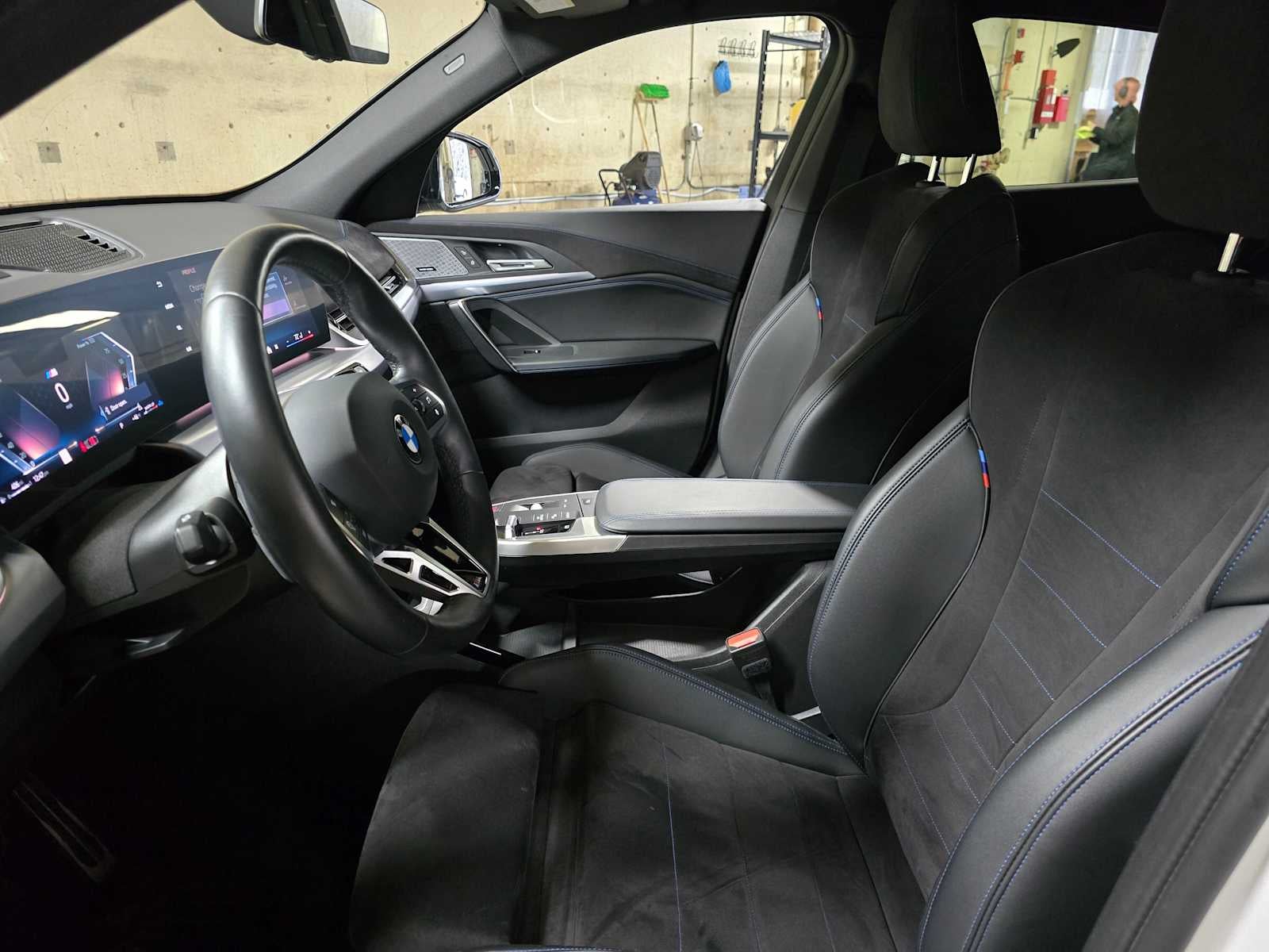 2025 BMW X2 xDrive28i