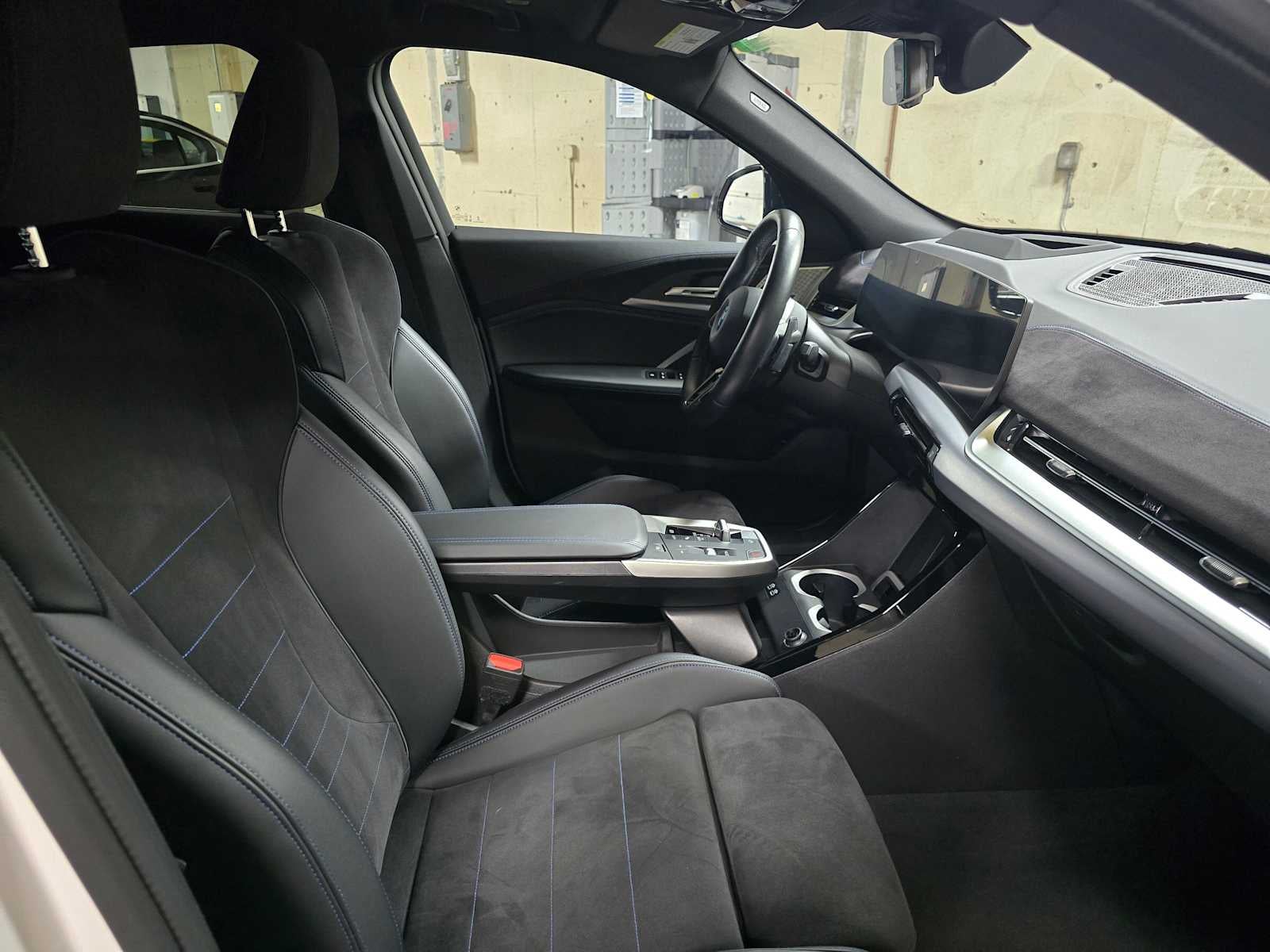 2025 BMW X2 xDrive28i