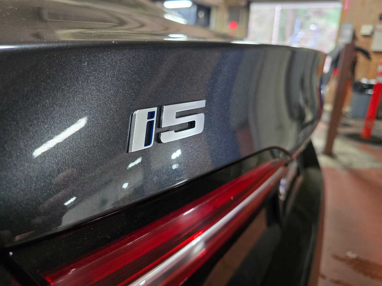 2025 BMW i5 xDrive40