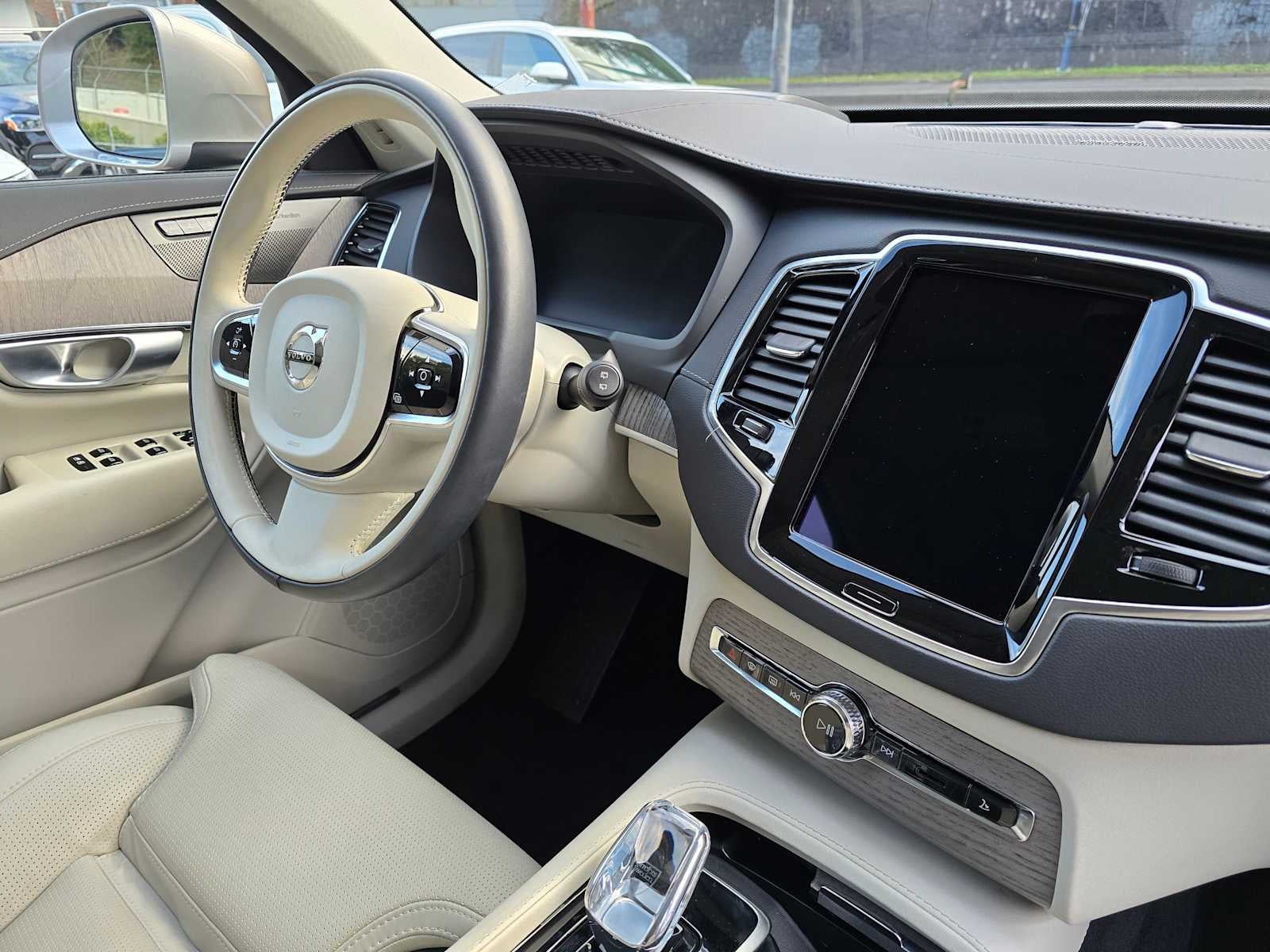 2024 Volvo XC90 Ultimate Bright Theme