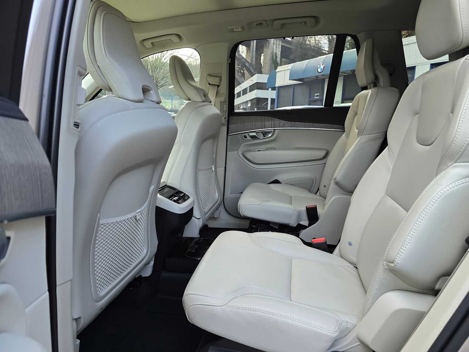 2024 Volvo XC90 Ultimate Bright Theme