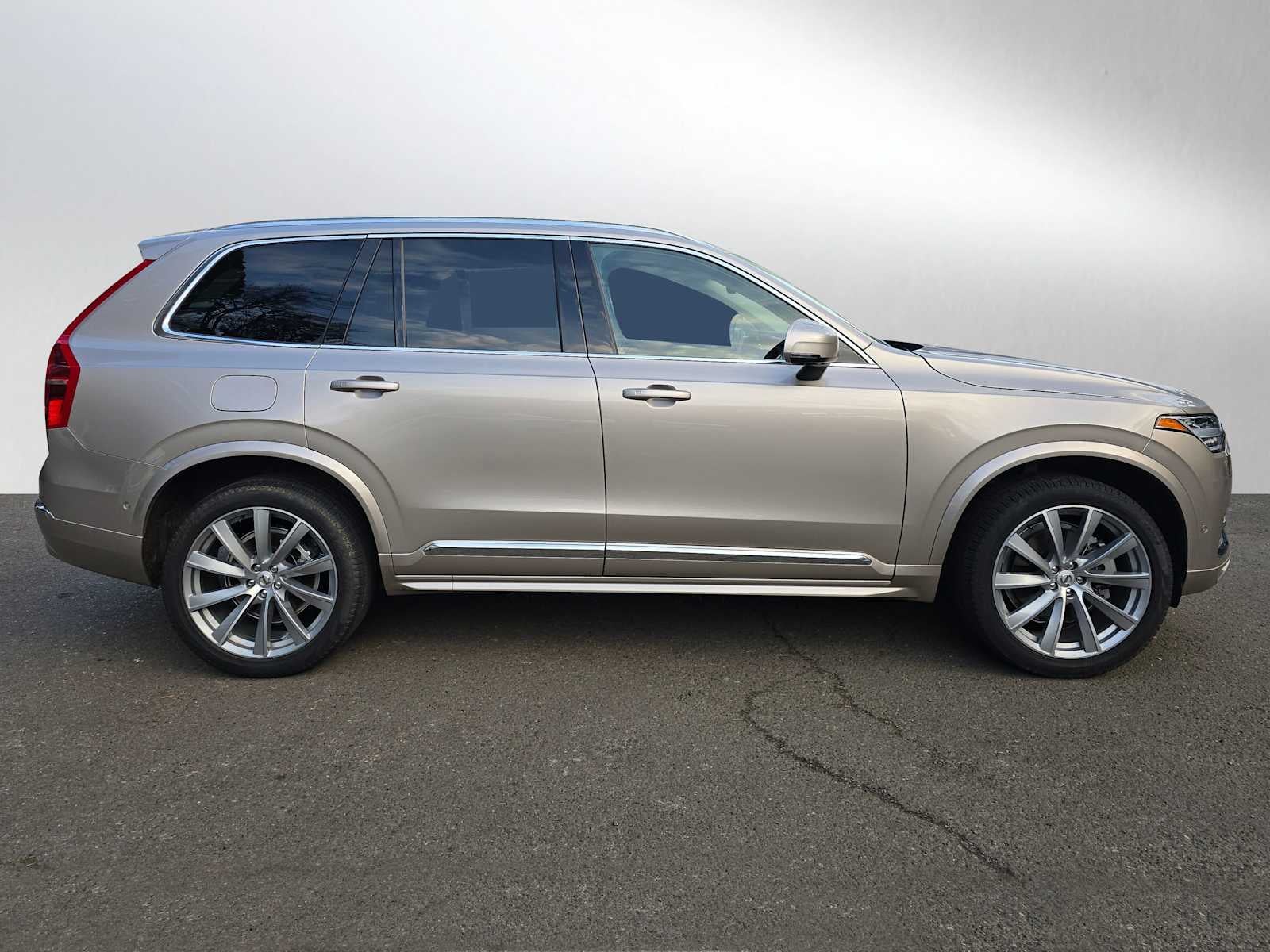 2024 Volvo XC90 Ultimate Bright Theme