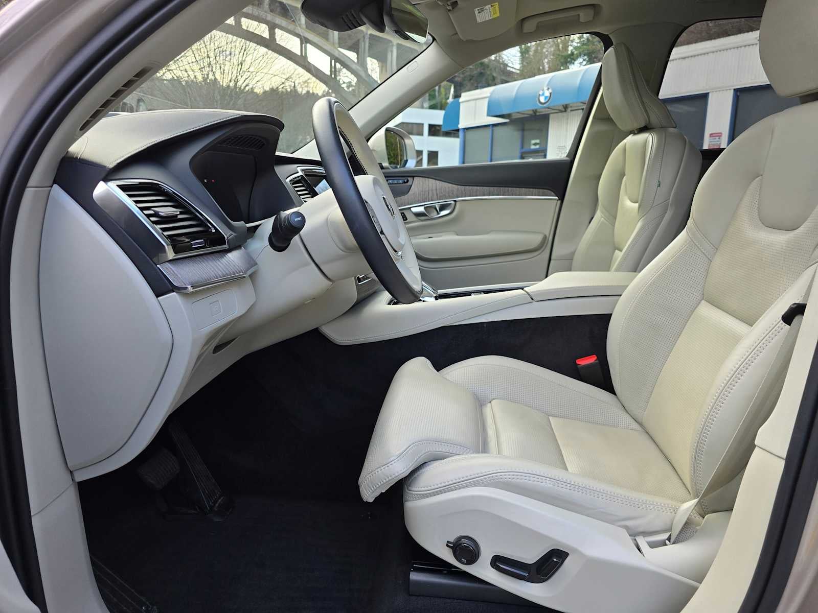 2024 Volvo XC90 Ultimate Bright Theme