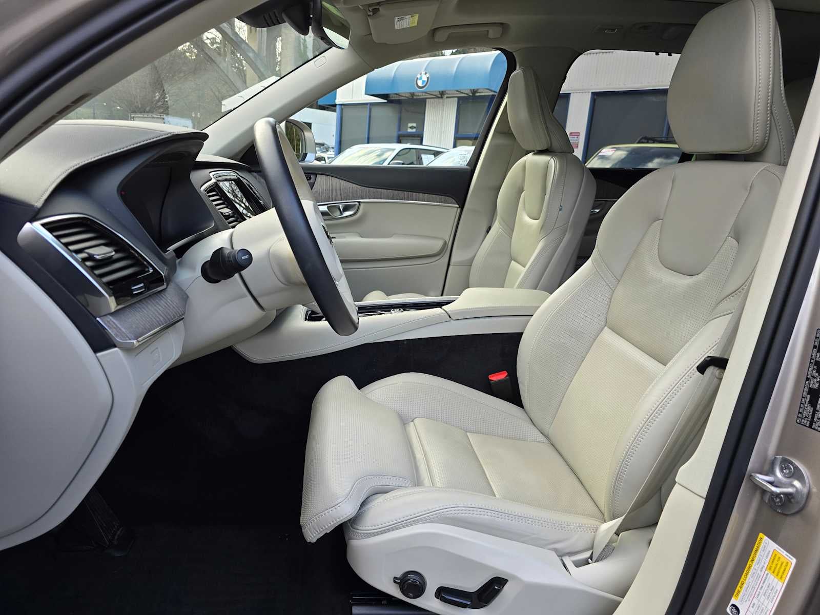 2024 Volvo XC90 Ultimate Bright Theme