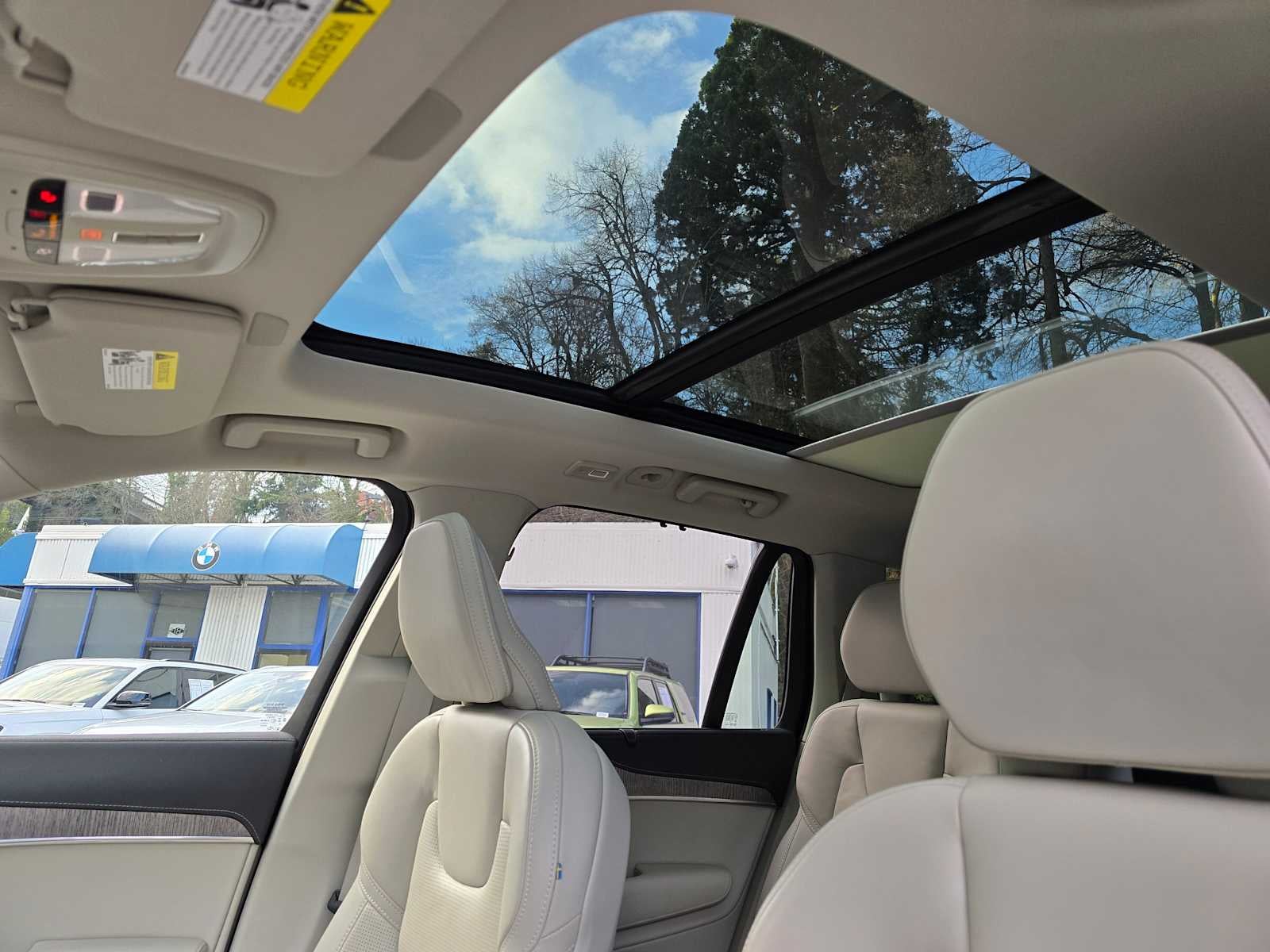 2024 Volvo XC90 Ultimate Bright Theme