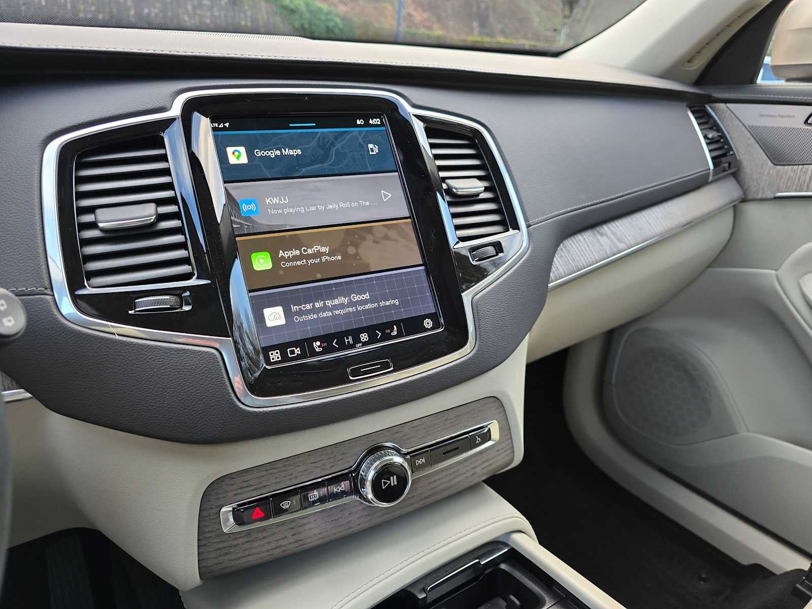 2024 Volvo XC90 Ultimate Bright Theme