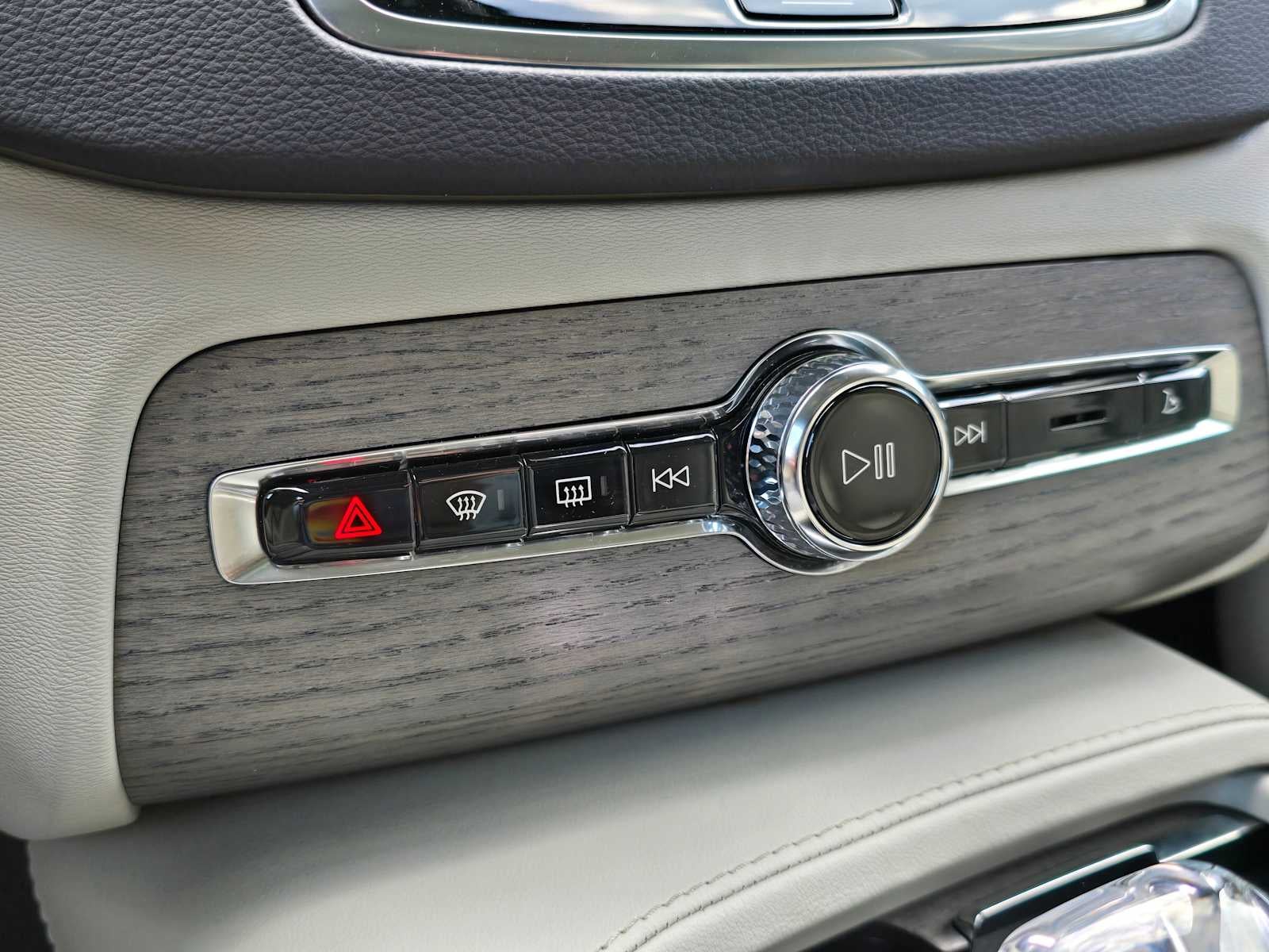 2024 Volvo XC90 Ultimate Bright Theme