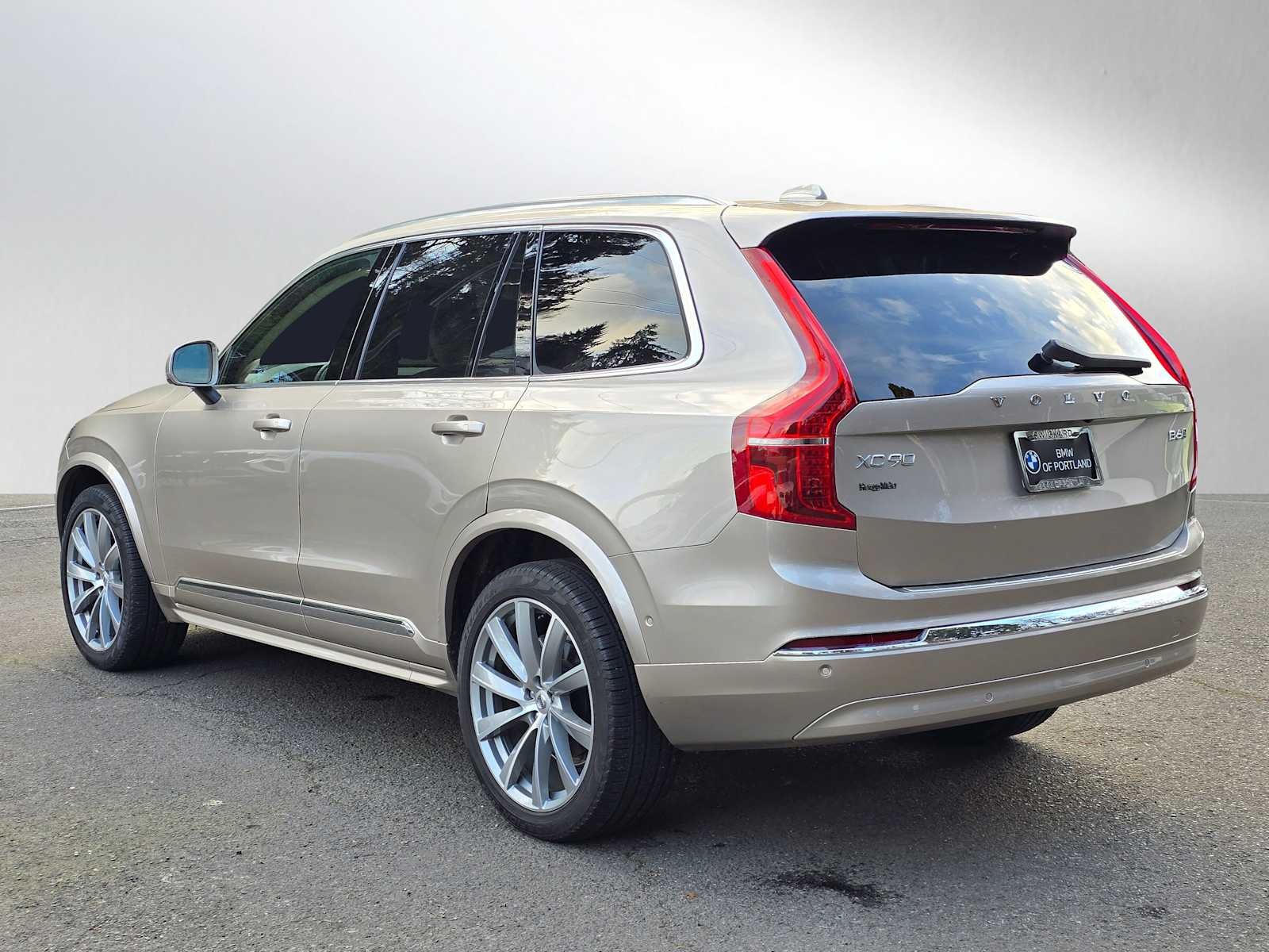2024 Volvo XC90 Ultimate Bright Theme
