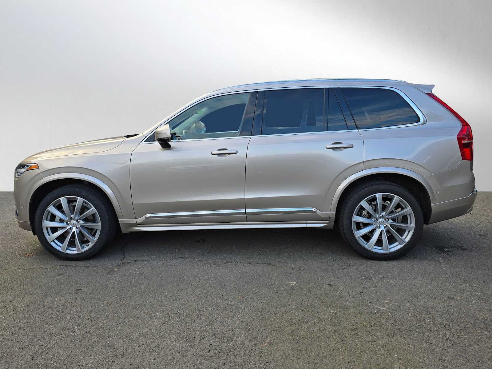 2024 Volvo XC90 Ultimate Bright Theme