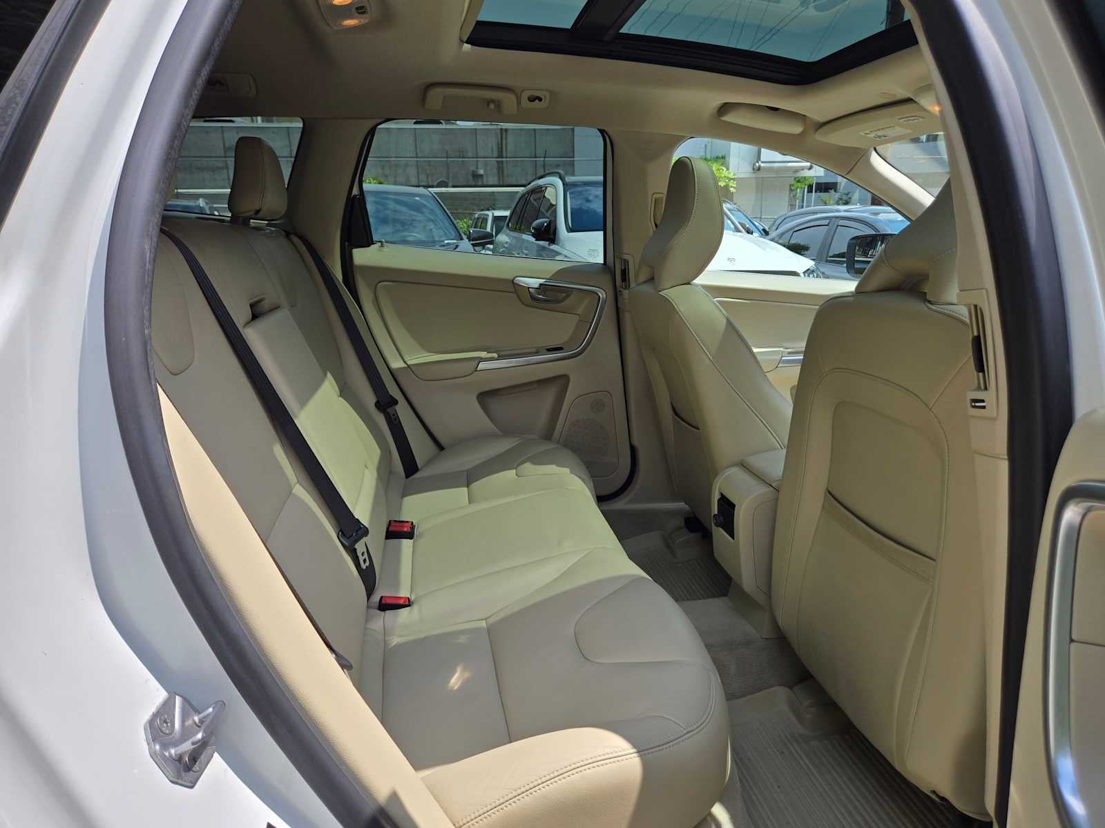 2016 Volvo XC60 T5 Drive-E Premier