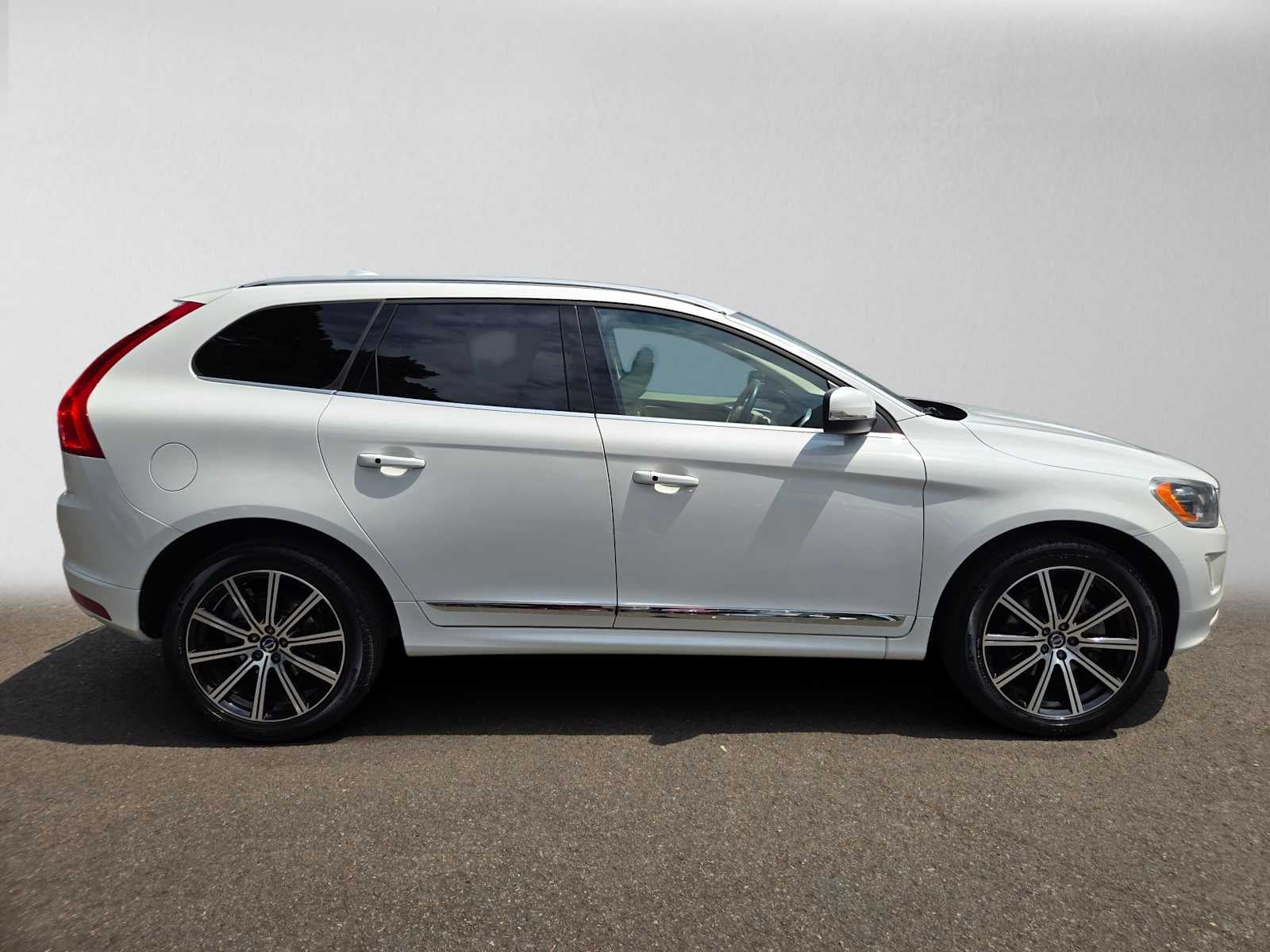 2016 Volvo XC60 T5 Drive-E Premier