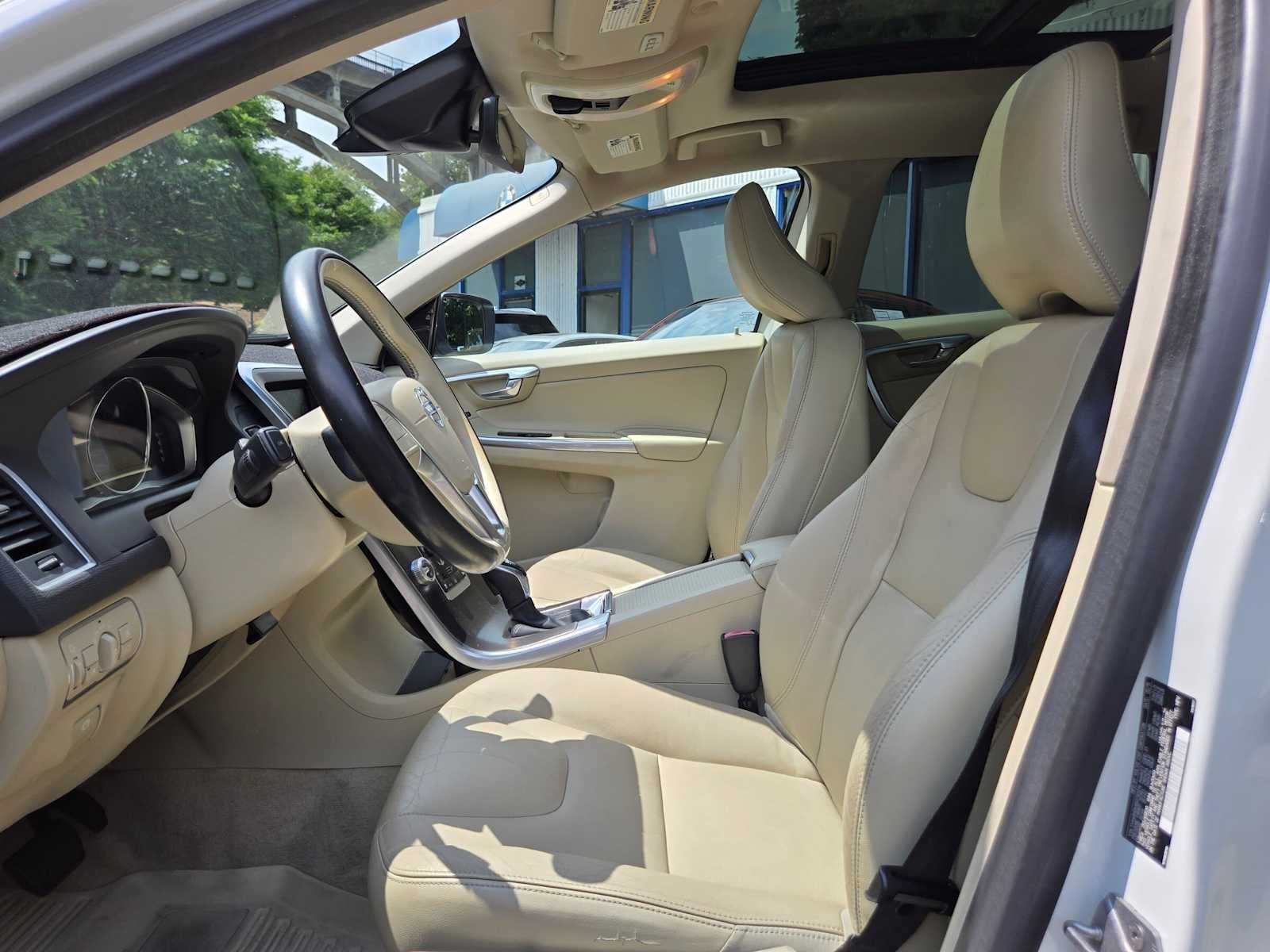 2016 Volvo XC60 T5 Drive-E Premier