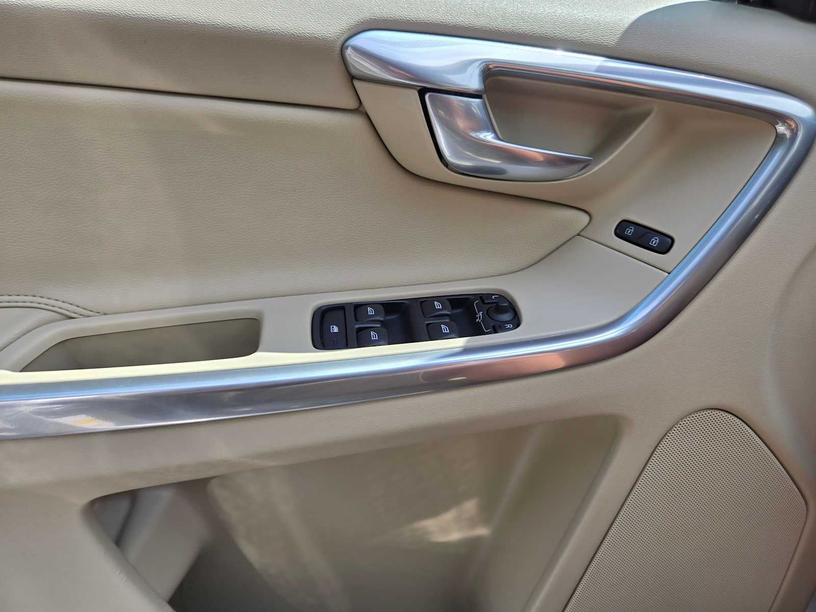 2016 Volvo XC60 T5 Drive-E Premier