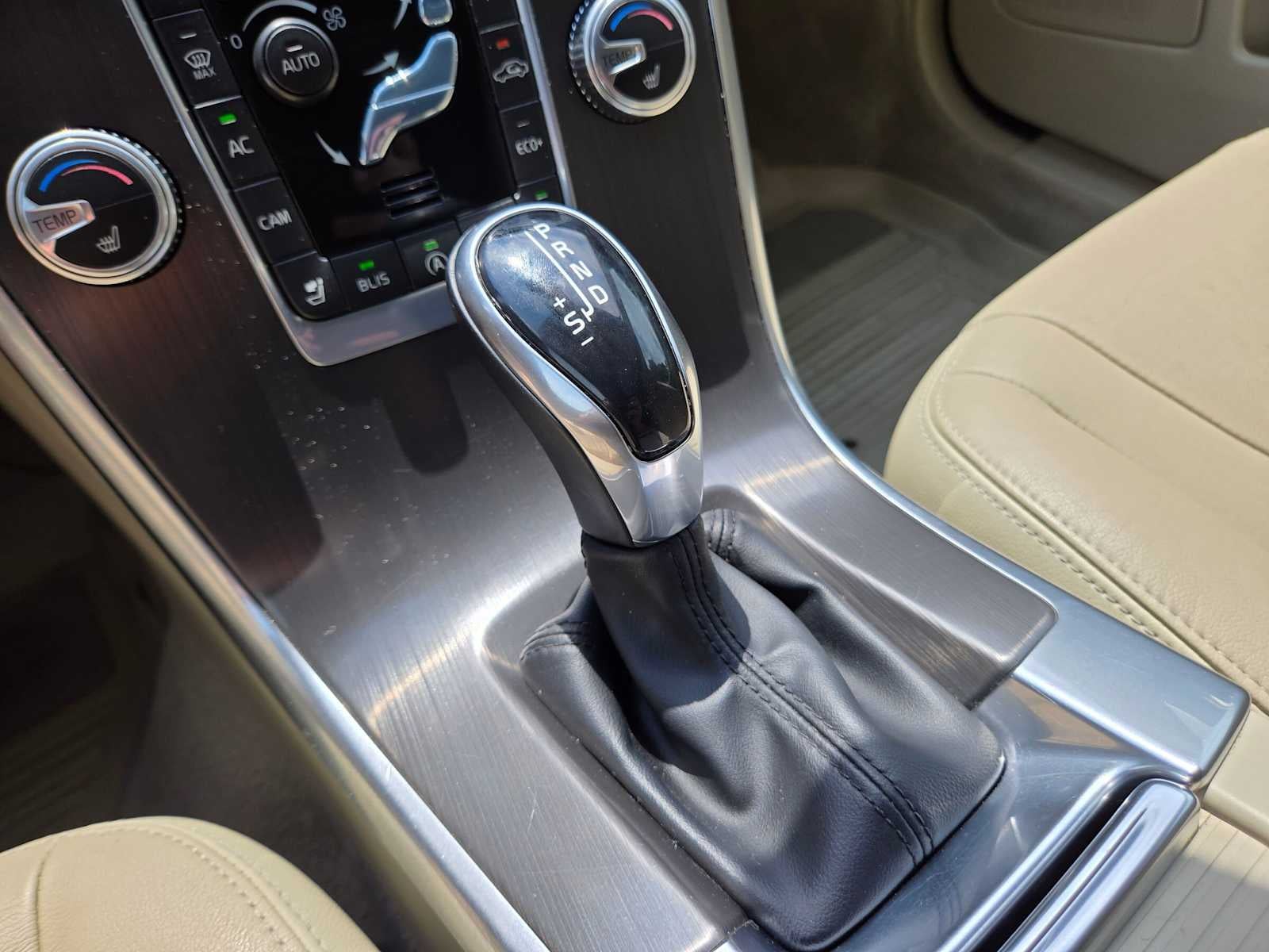 2016 Volvo XC60 T5 Drive-E Premier