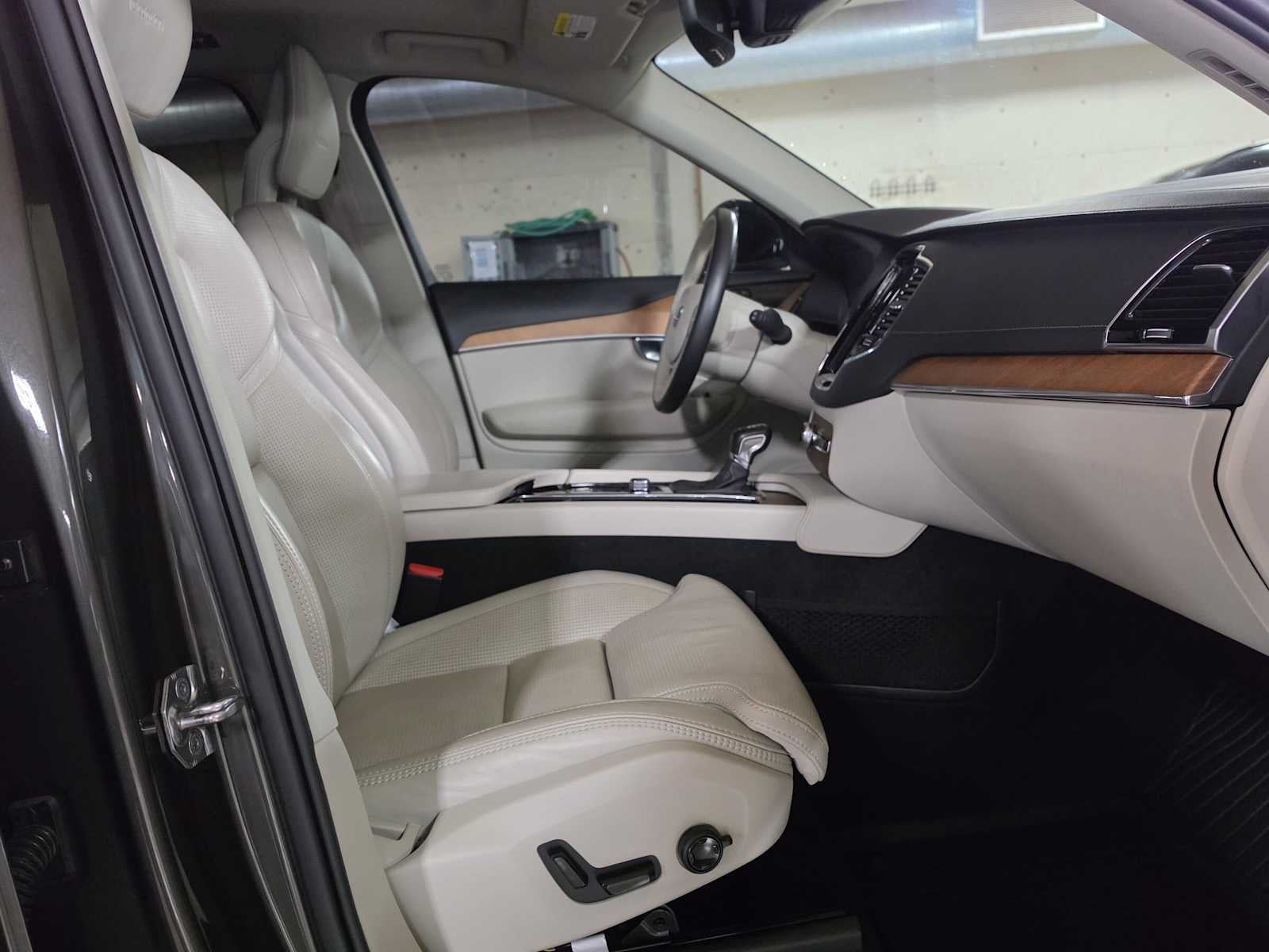 2020 Volvo XC90 Inscription