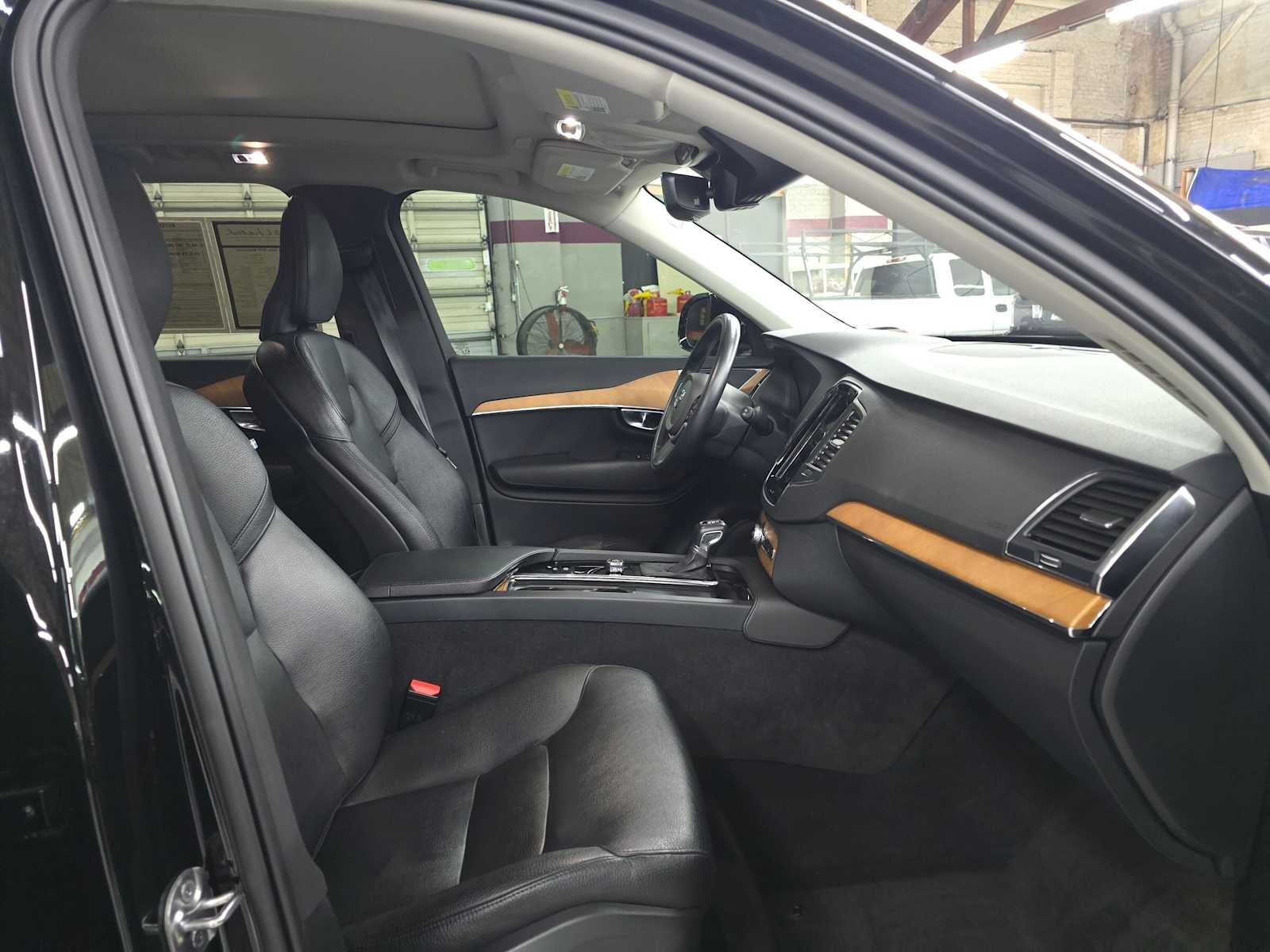 2022 Volvo XC90 Momentum